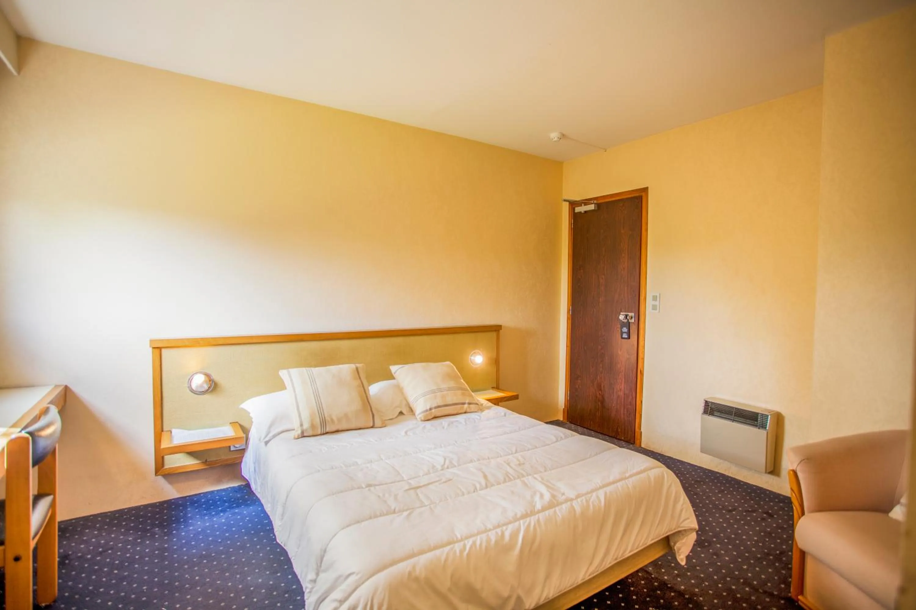 Bed in Hotel Le Drakkar