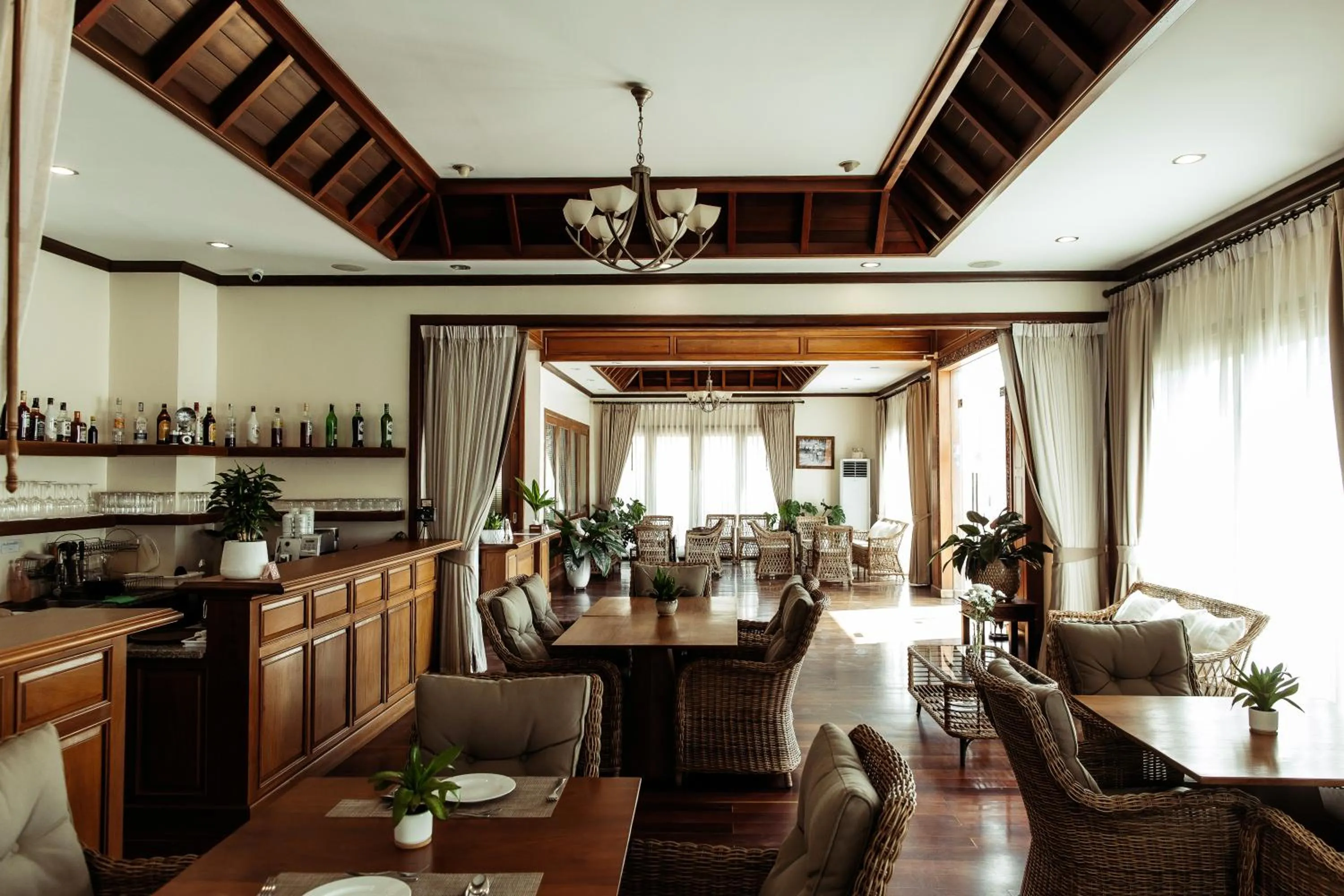 Restaurant/places to eat in Athena Hotel