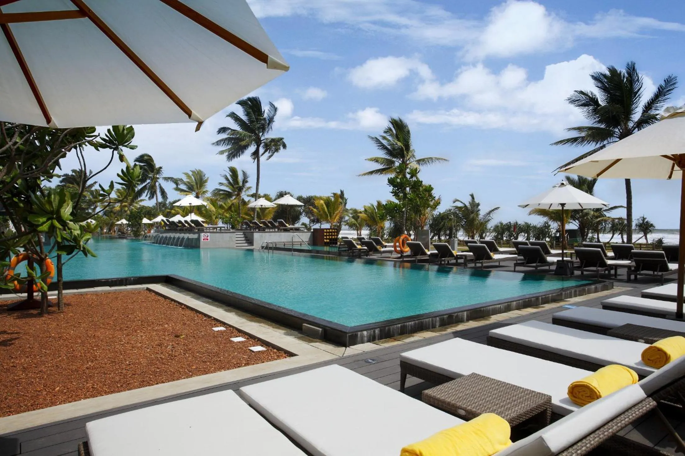 Swimming pool in NH Bentota Ceysands Resort