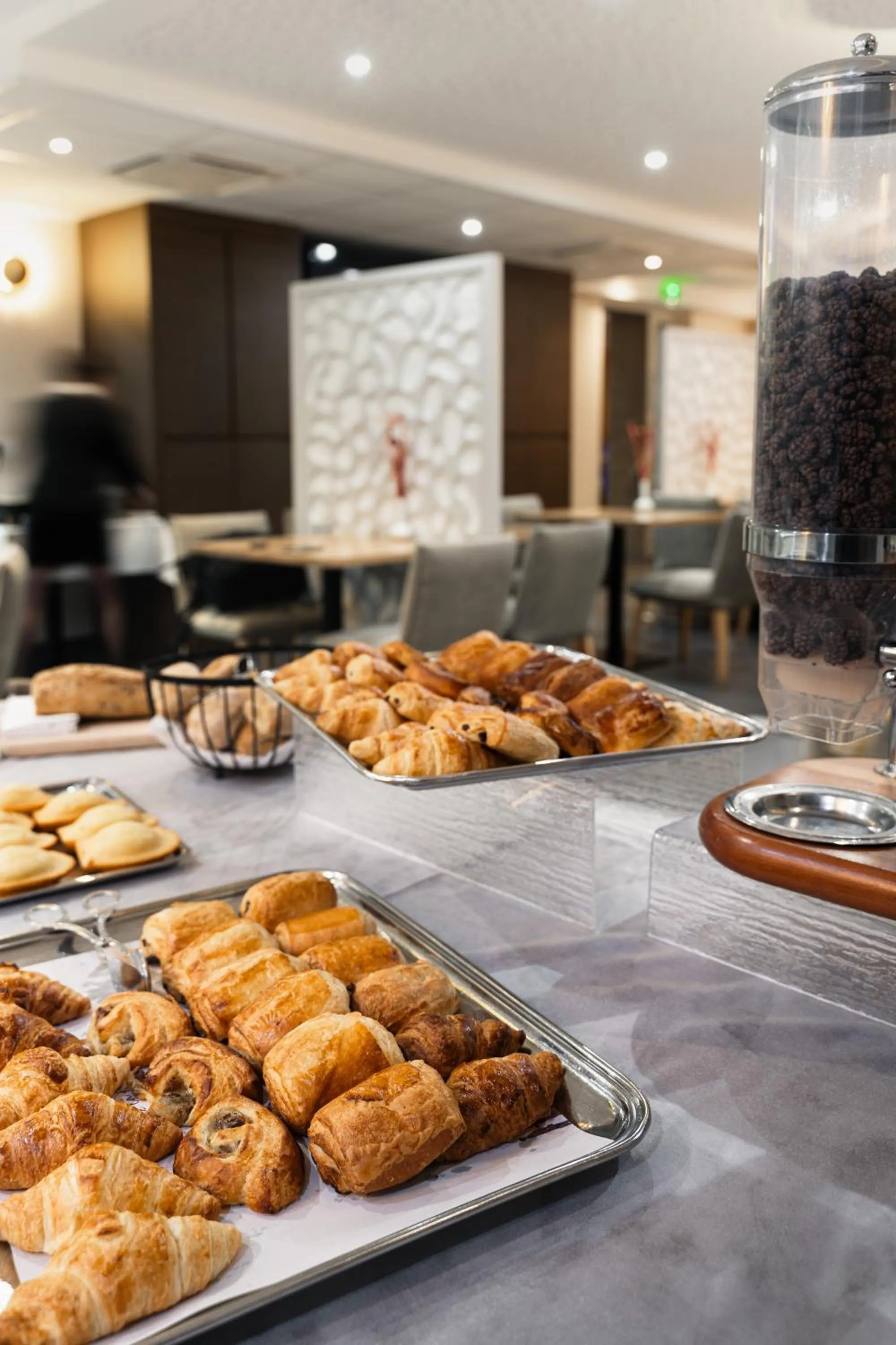 Buffet breakfast in The Originals Boutique, Hôtel Le Lion d'Or, Fougères Ouest