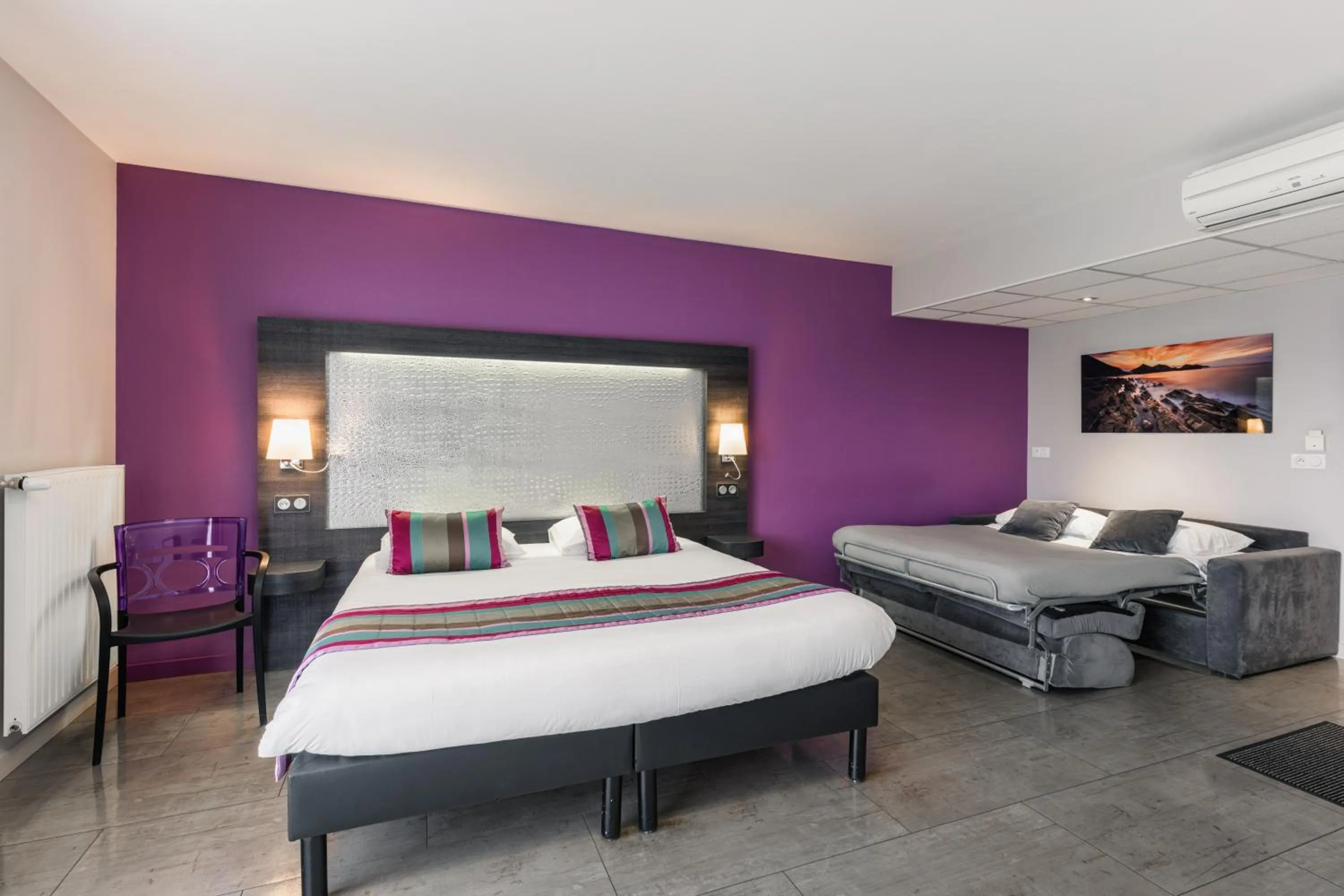 Bed in The Originals Boutique, Hôtel Le Lion d'Or, Fougères Ouest