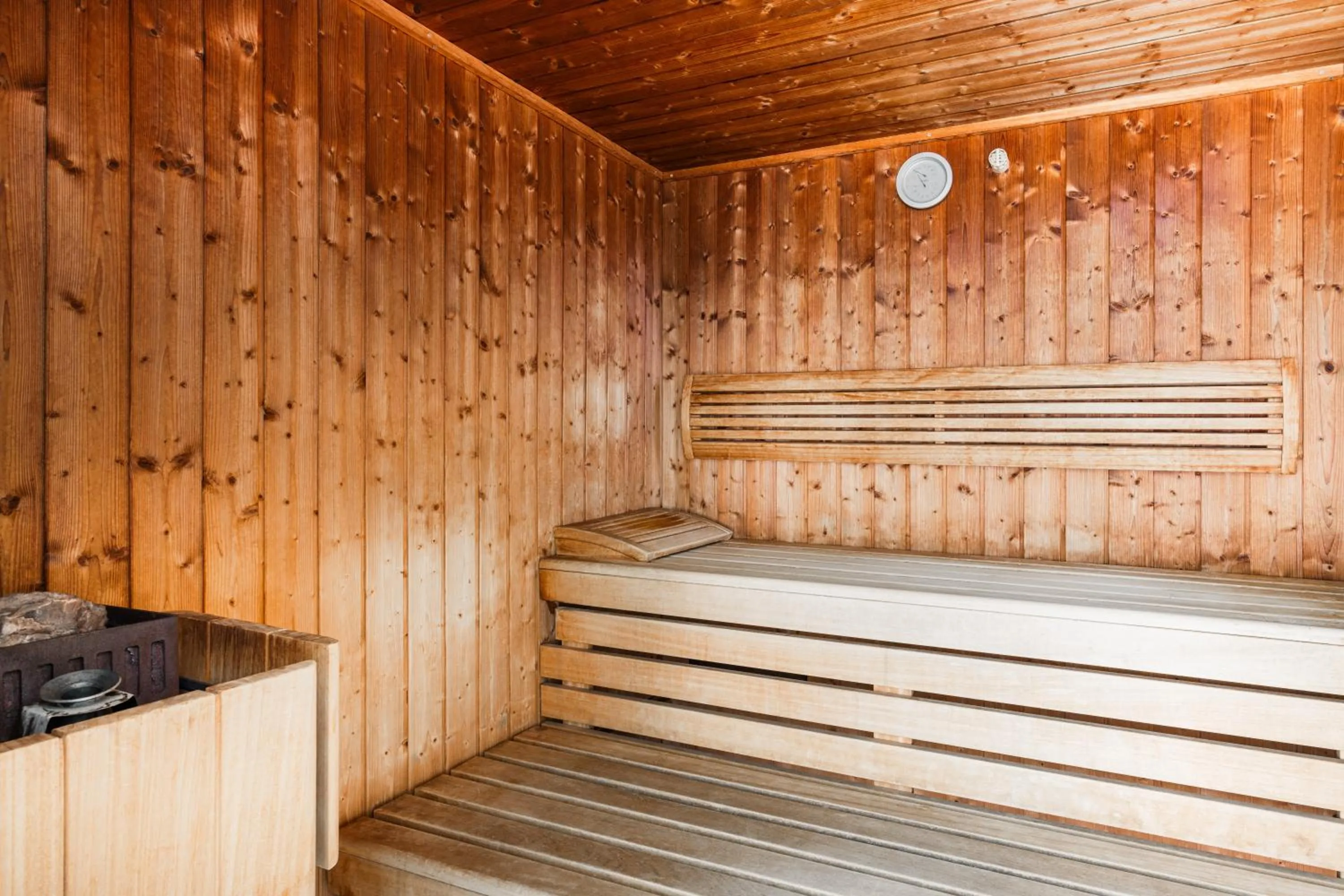 Sauna in The Originals Boutique, Hôtel Le Lion d'Or, Fougères Ouest