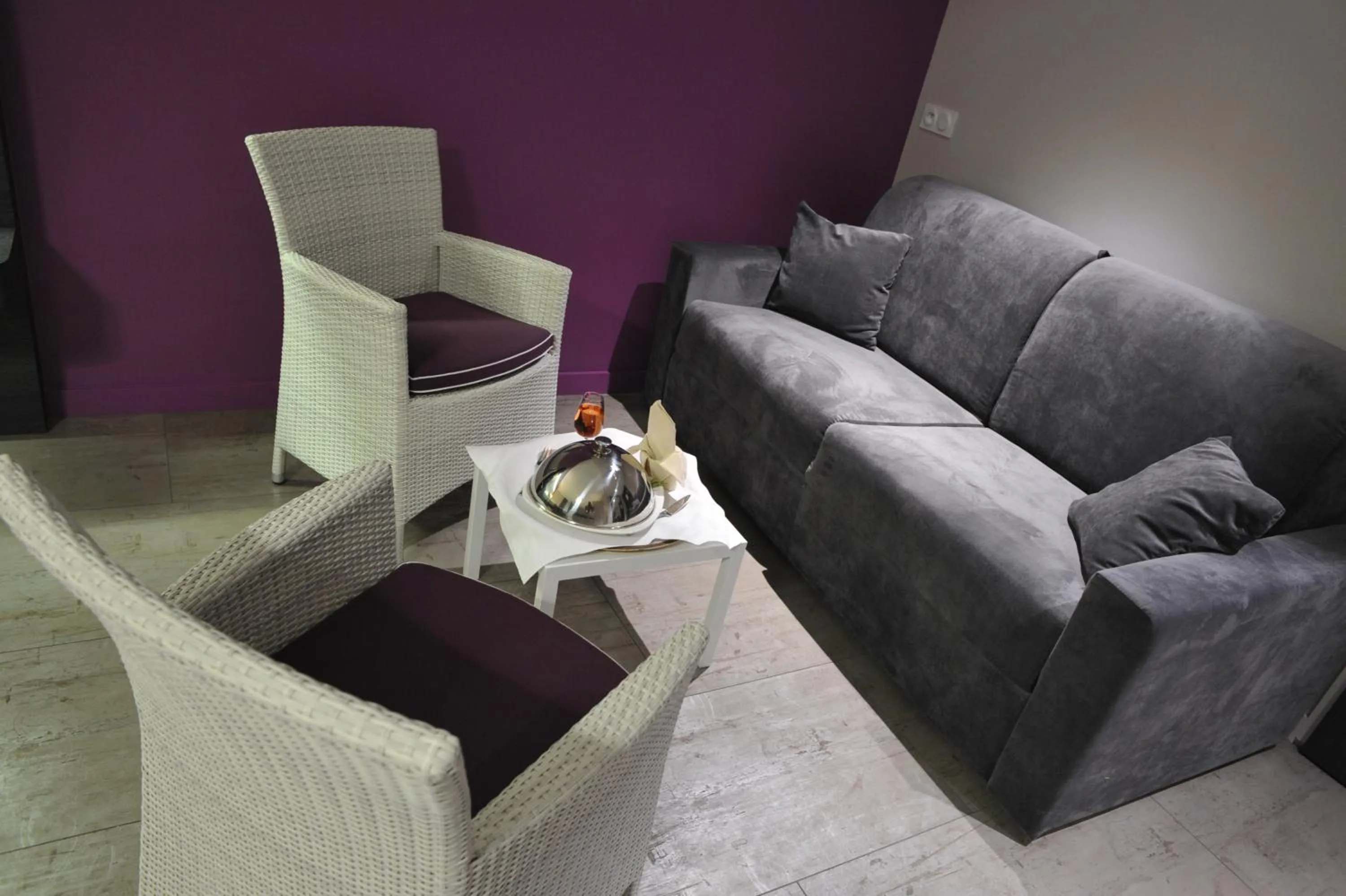 Seating area in The Originals Boutique, Hôtel Le Lion d'Or, Fougères Ouest