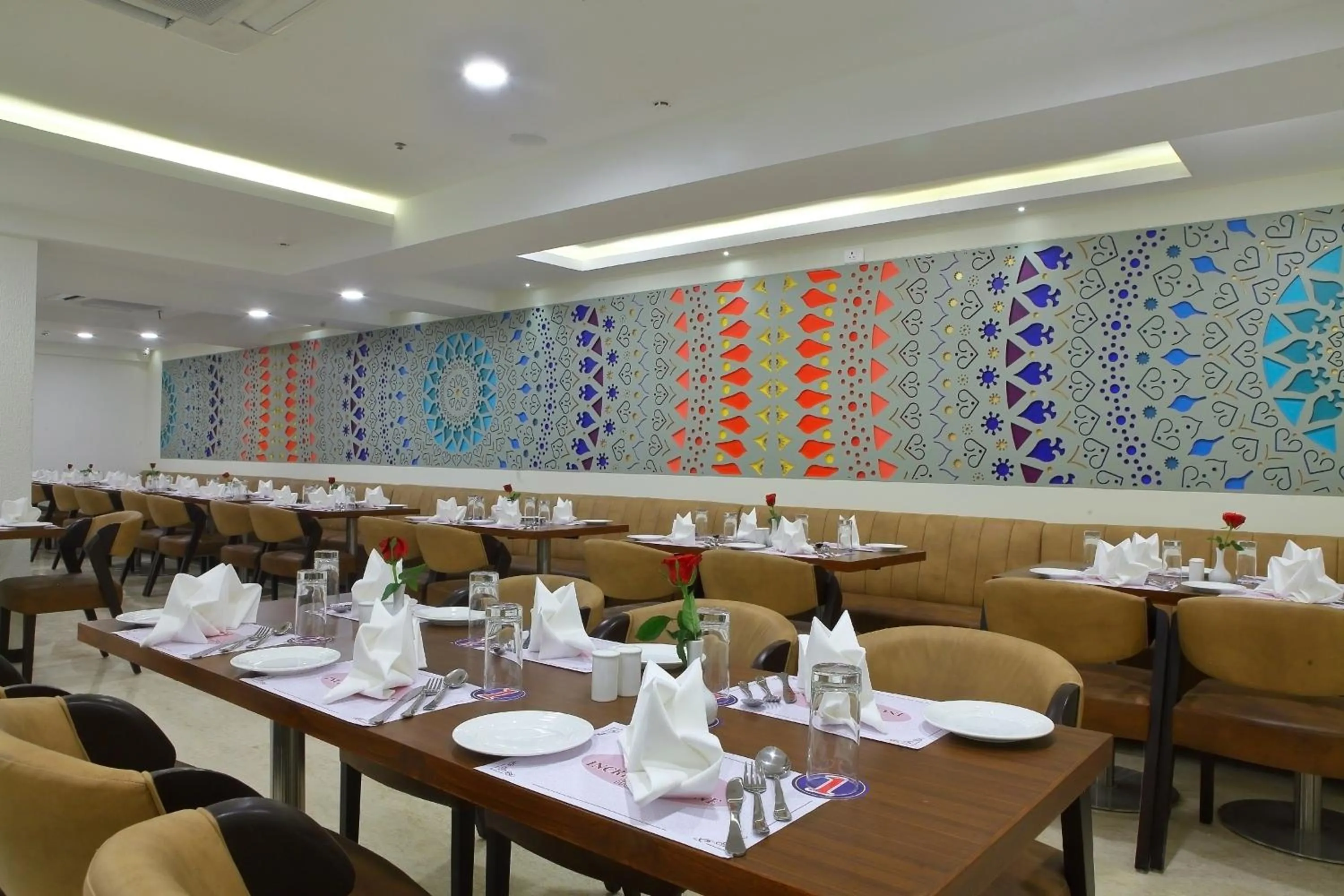 Restaurant/places to eat in Incredible One Hotel