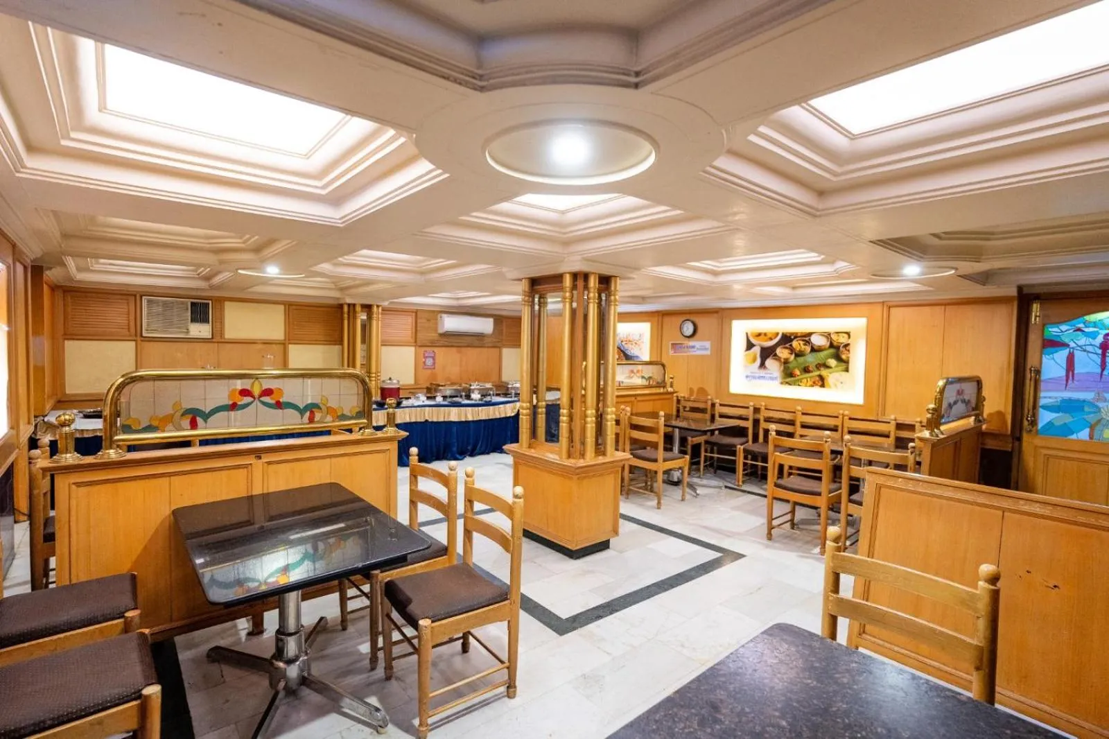 Restaurant/places to eat in Sree Bharani Hotels