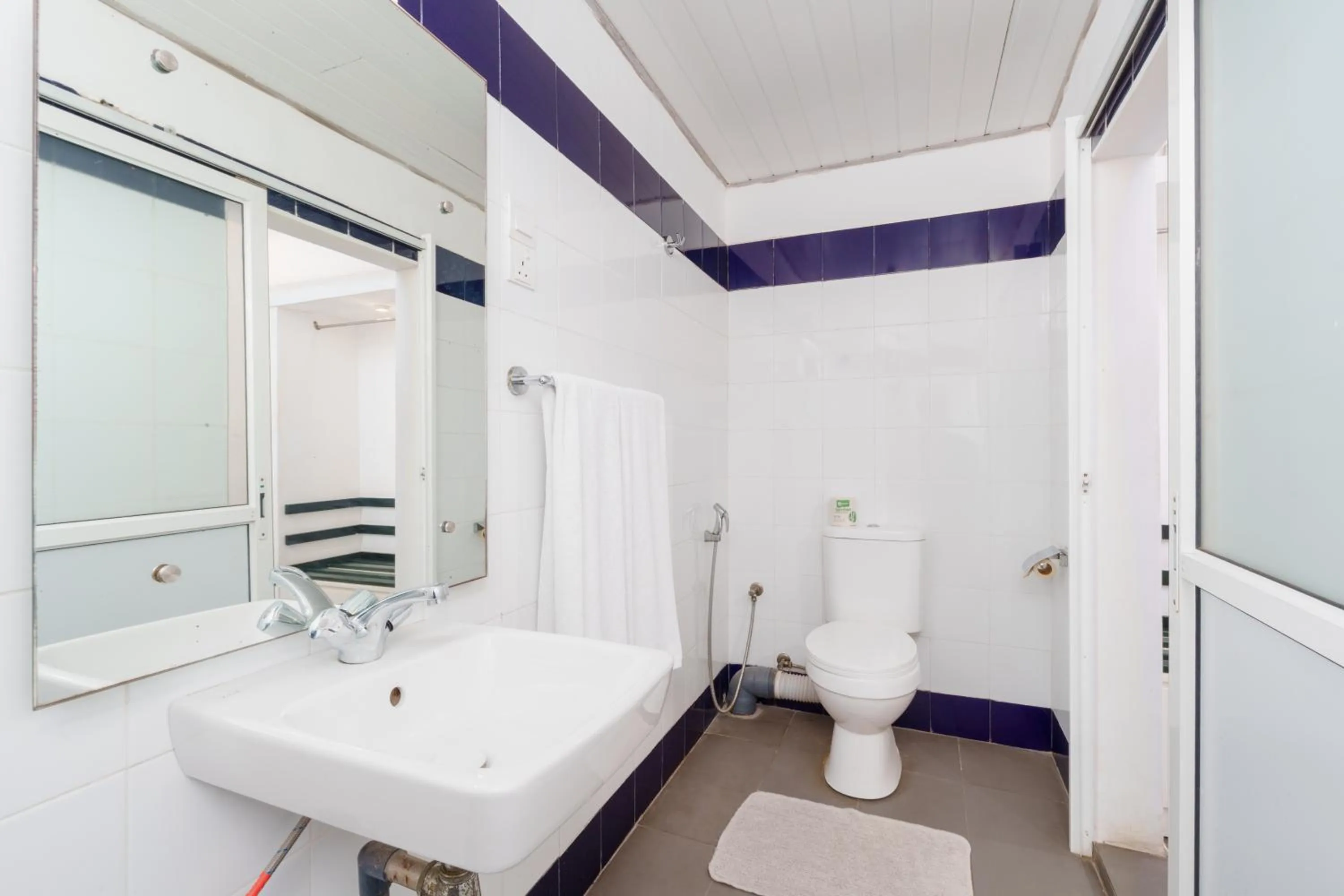 Bathroom in Hotel J Negombo