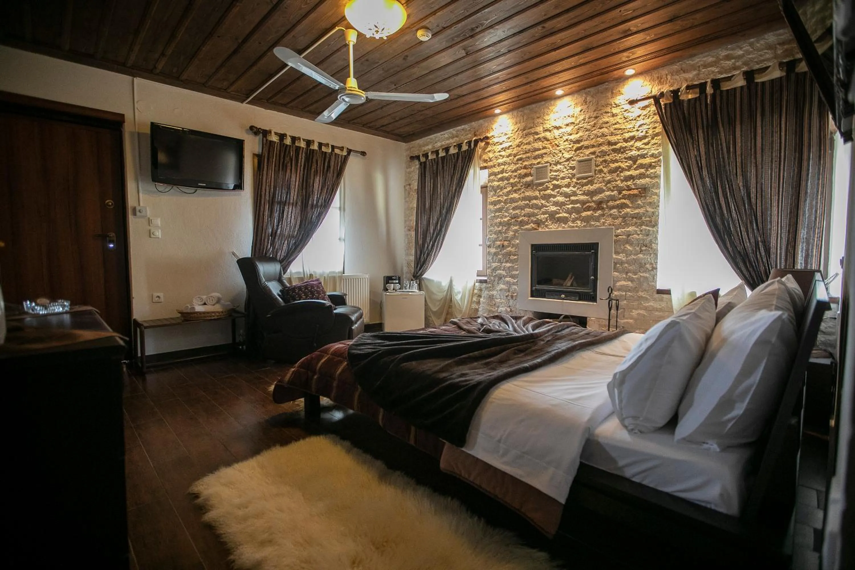 Bedroom, Bed in Panorama Prespes