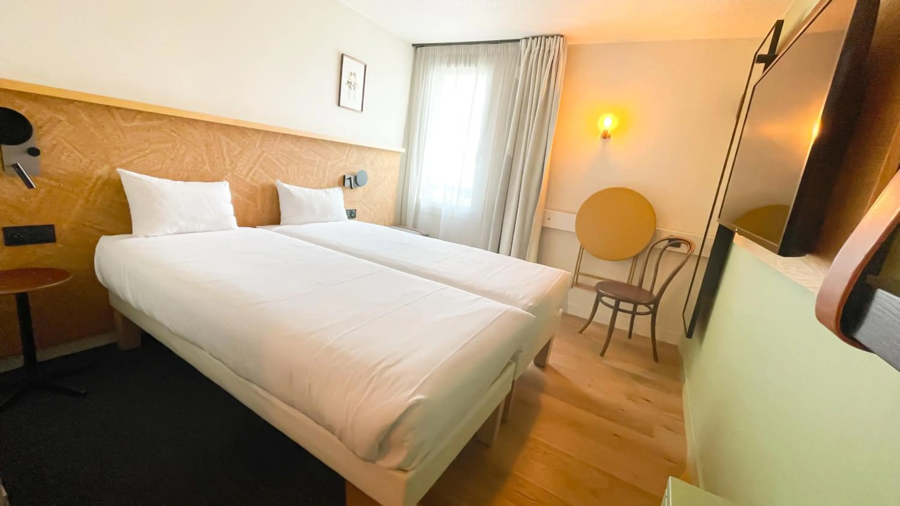 TV and multimedia, Bed in Greet Hotel Colmar