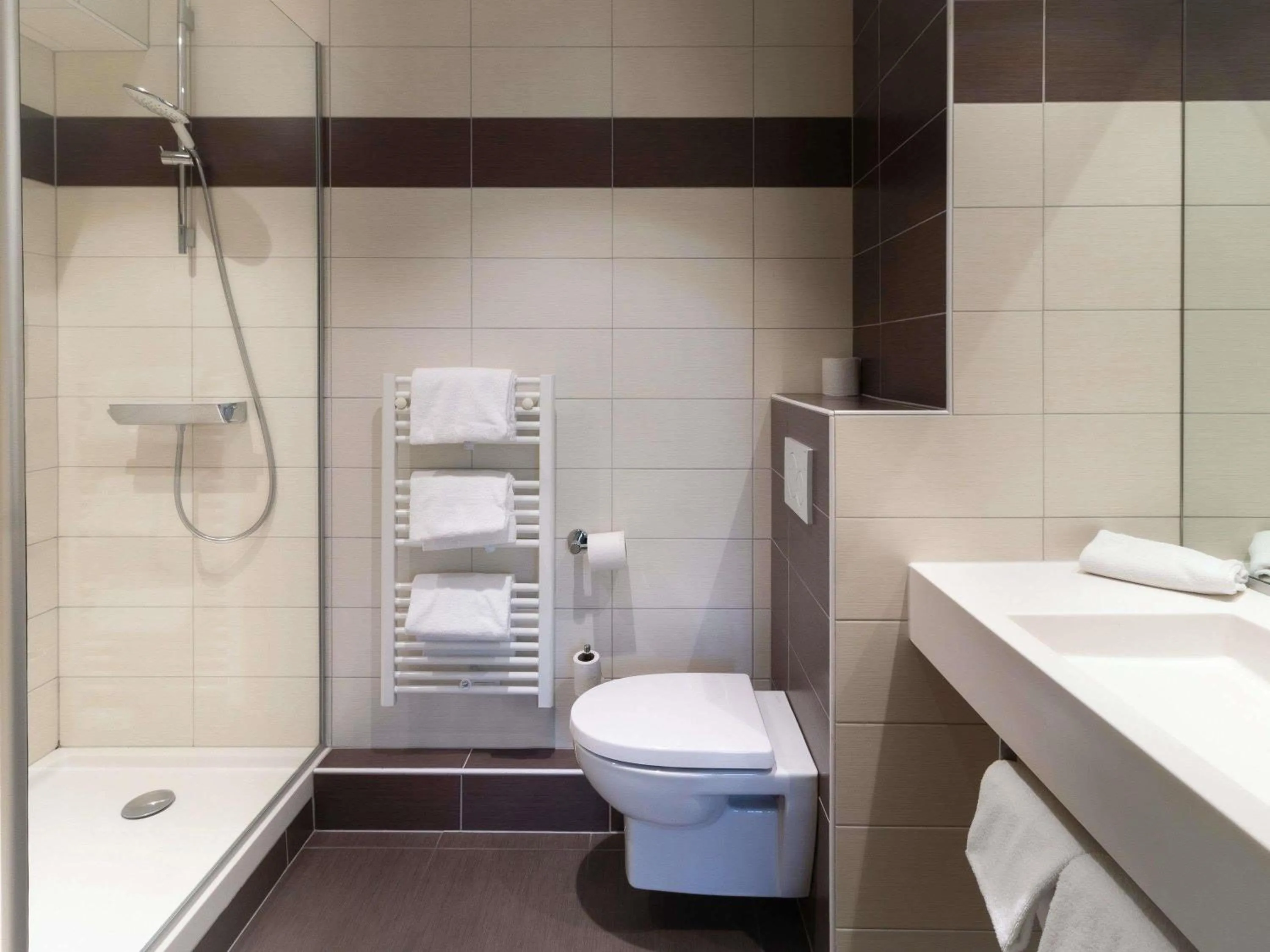 Bedroom in Greet Hotel Colmar