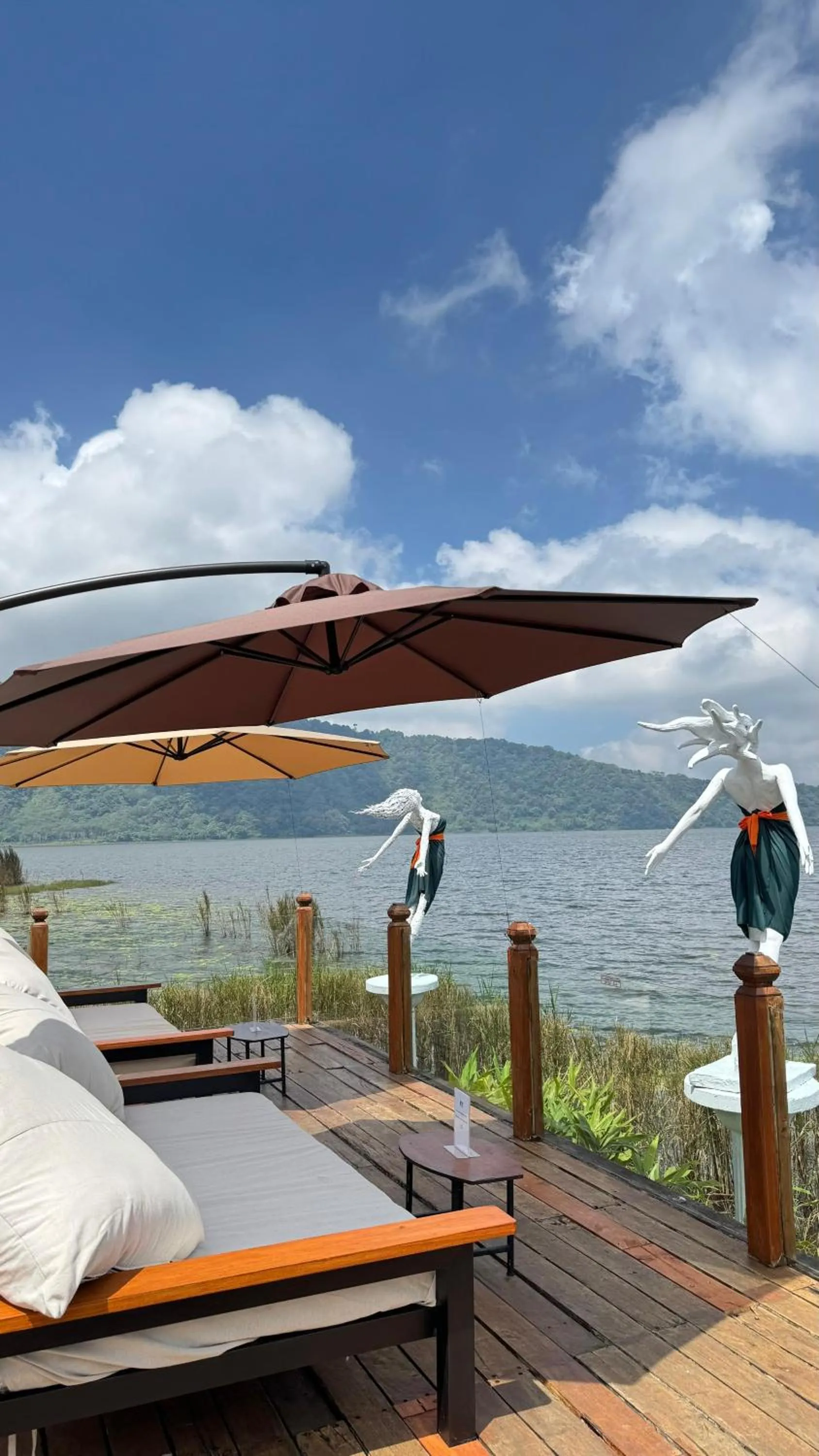 Restaurant/places to eat in Pondanu Cabins By The Lake