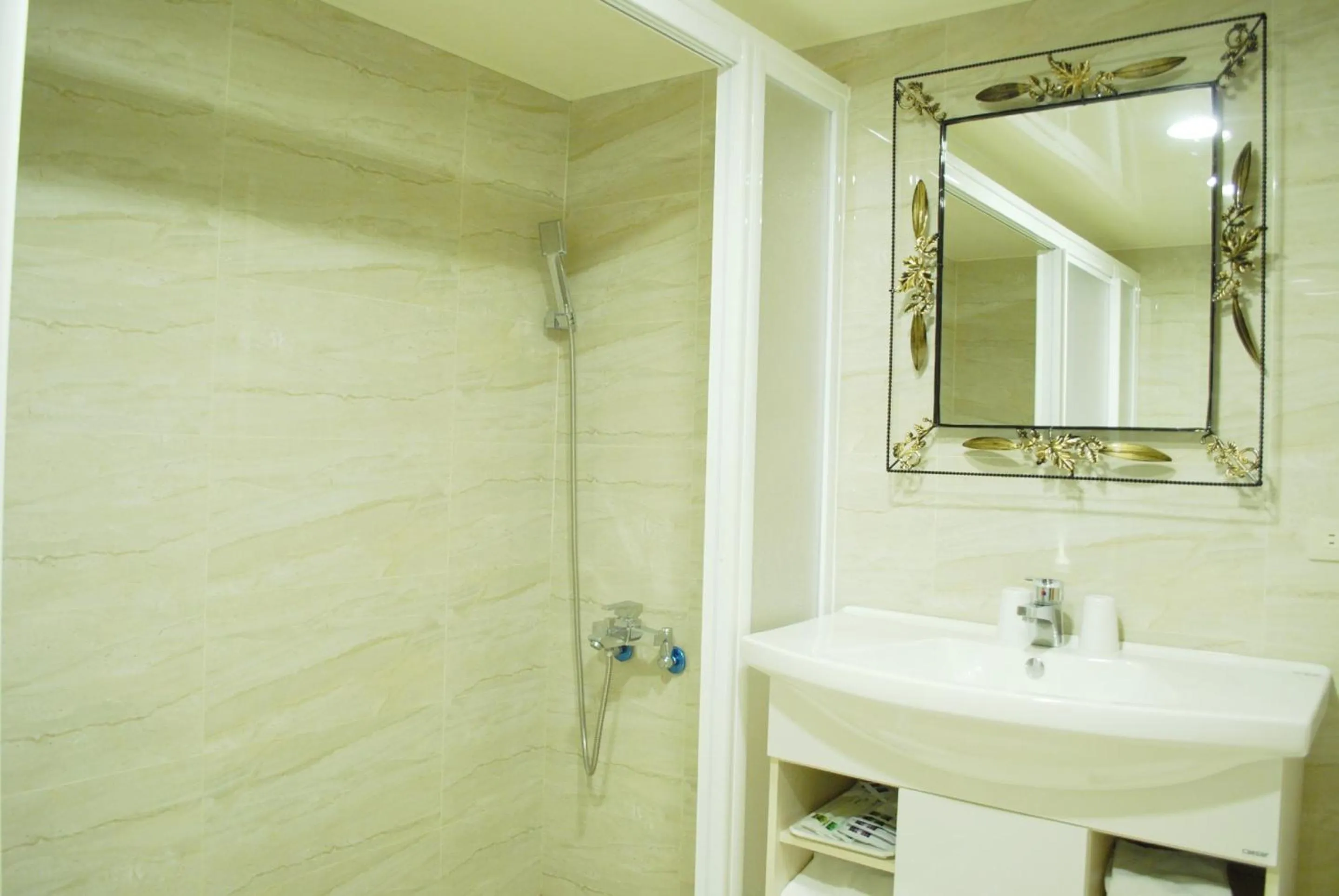 Bathroom in Ying Zhen Hotel