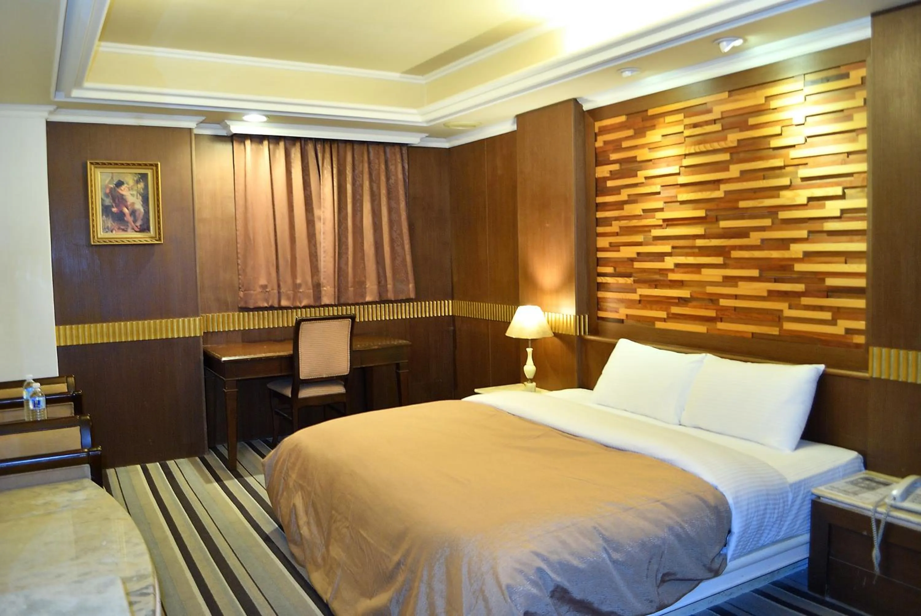 Decorative detail, Bed in Ying Zhen Hotel