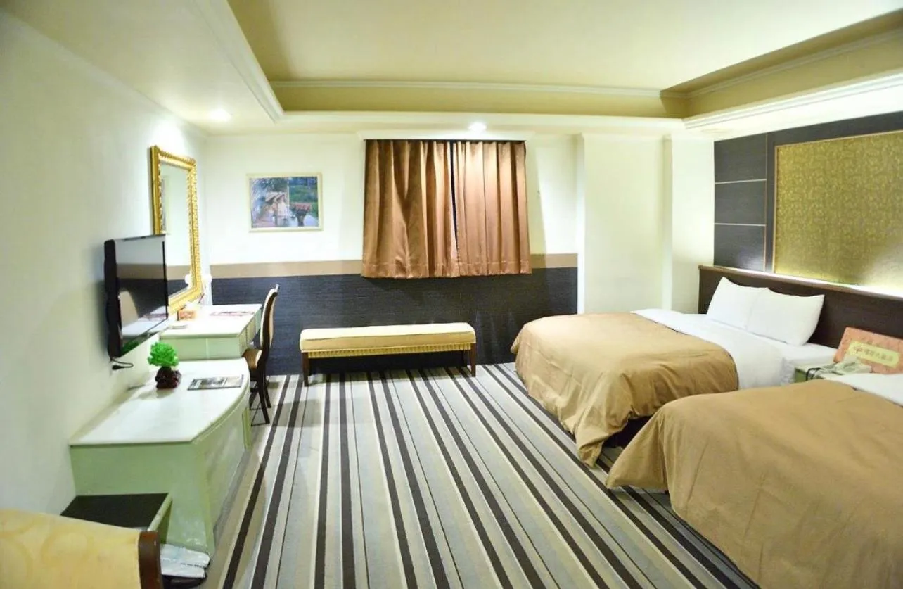 Photo of the whole room, Bed in Ying Zhen Hotel