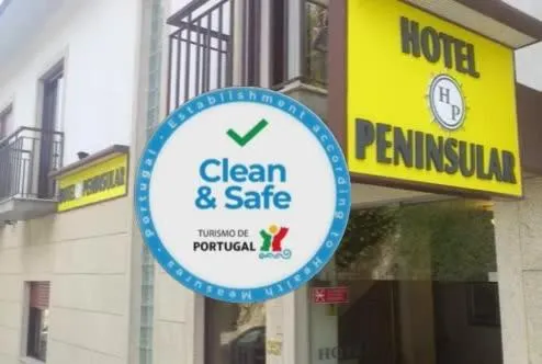 Facade/entrance in Hotel Peninsular