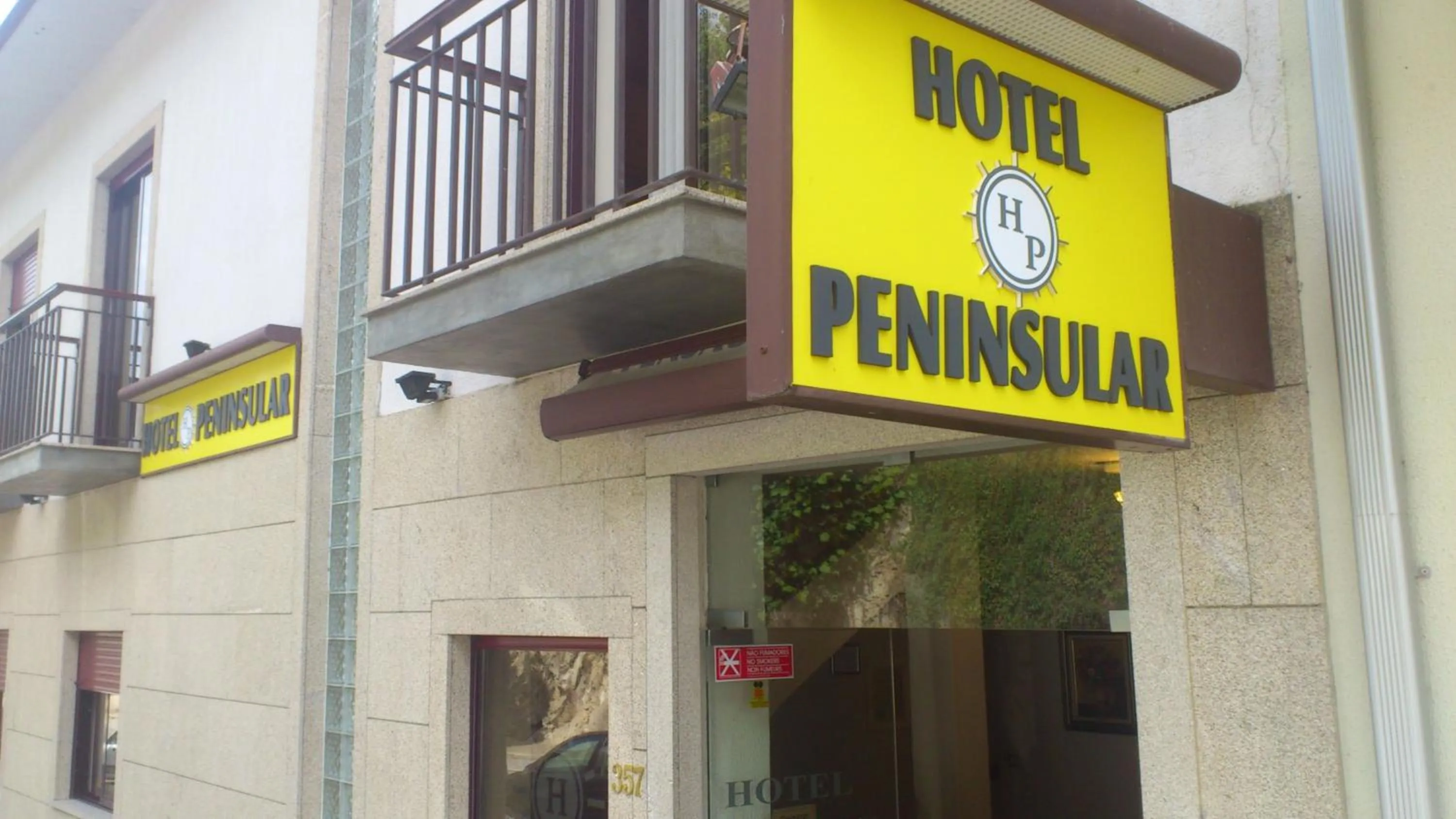 Facade/entrance in Hotel Peninsular