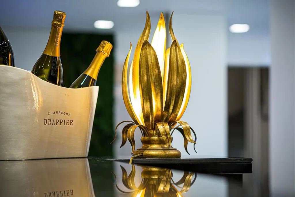 Lounge or bar in Hotel Relais Saint Jean Troyes