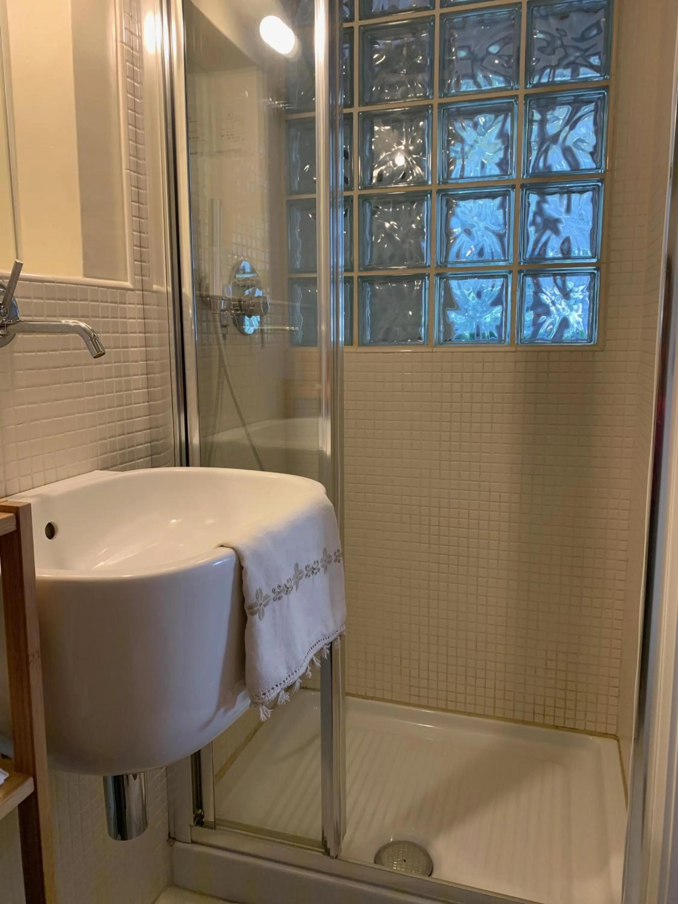 Shower in B&B Cà de Badin