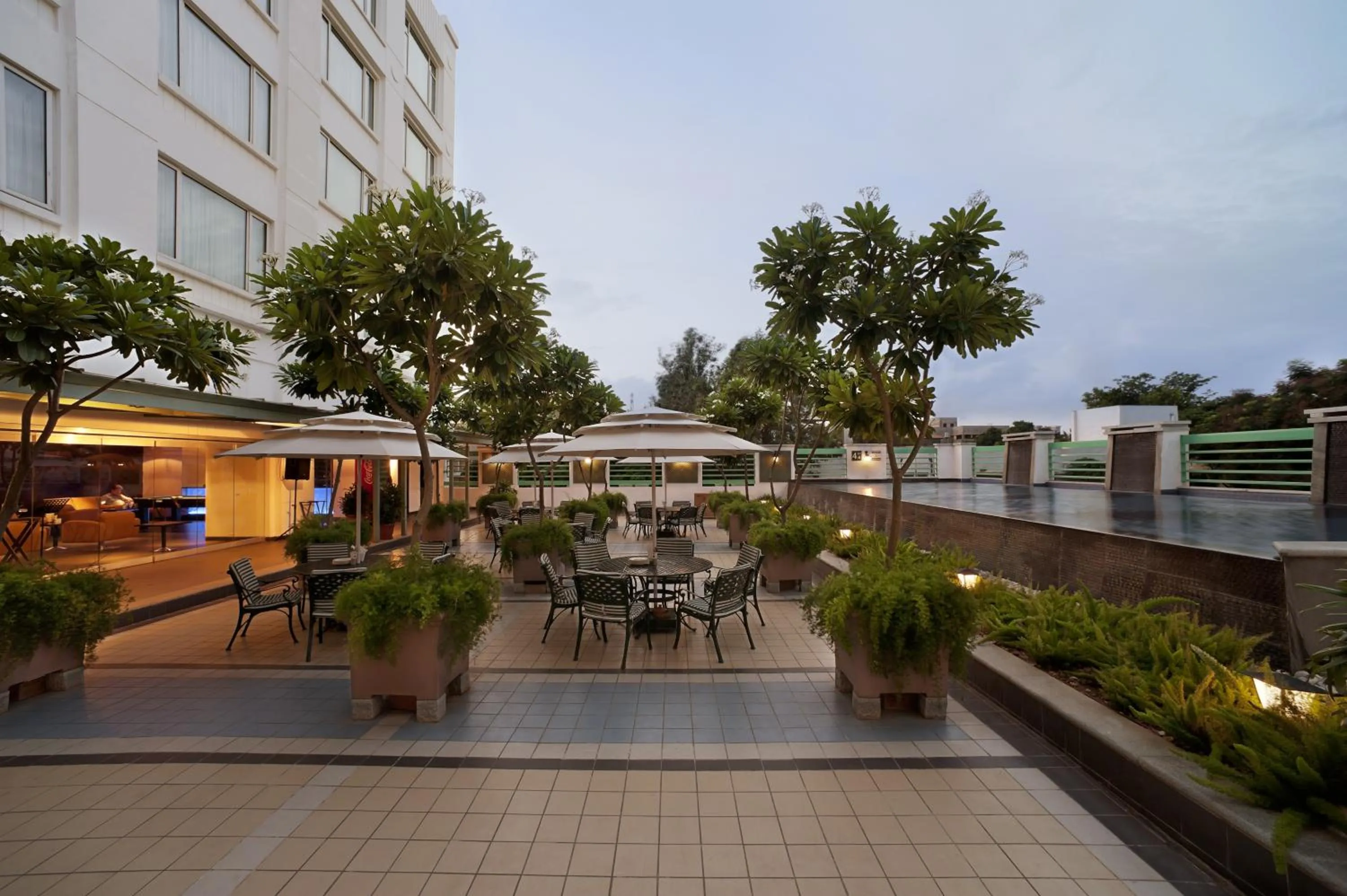 Restaurant/places to eat in Radha Regent Electronic City