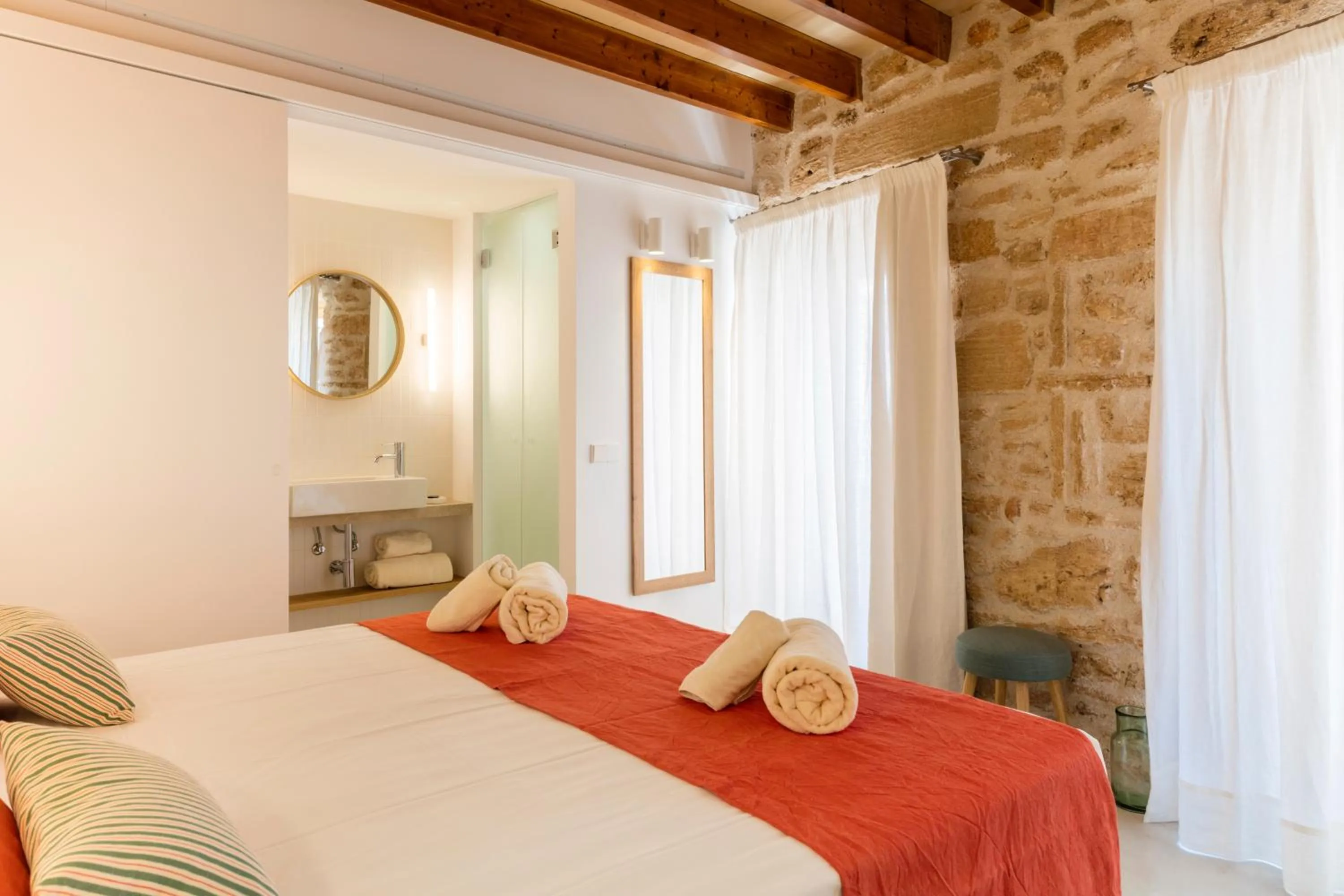 Photo of the whole room, Bed in ARA Alcudia