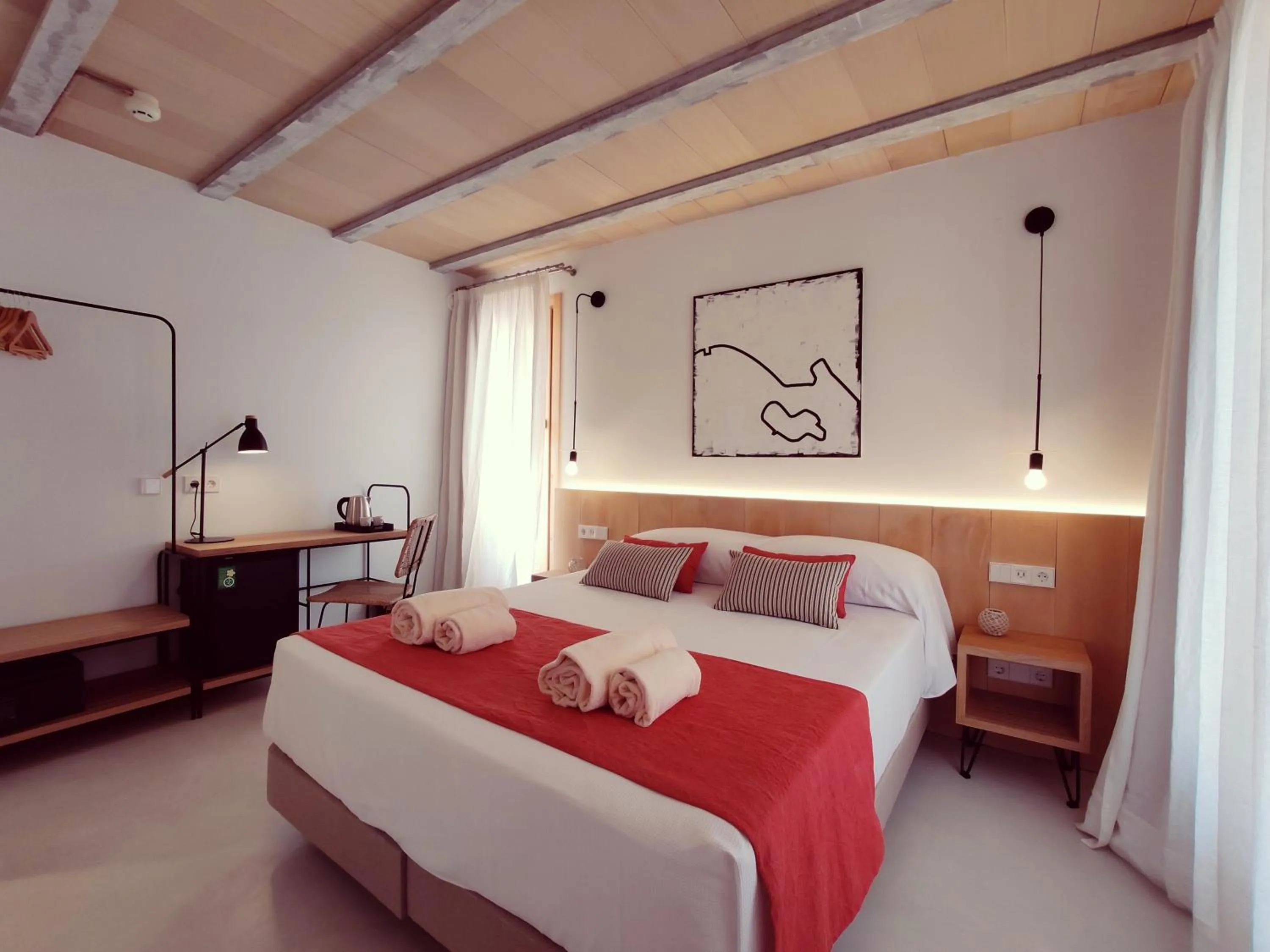 Photo of the whole room, Bed in ARA Alcudia