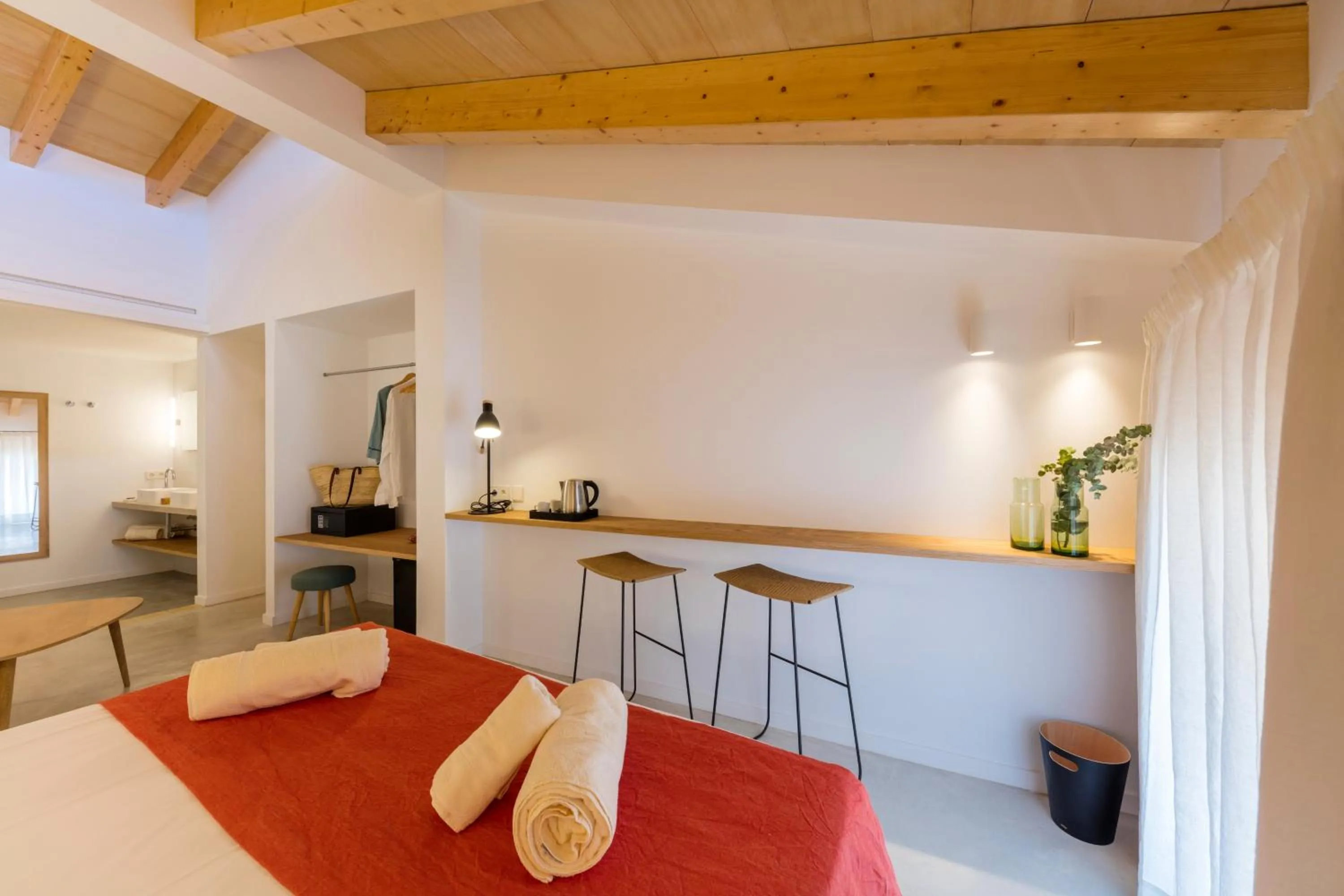 Photo of the whole room, Bed in ARA Alcudia