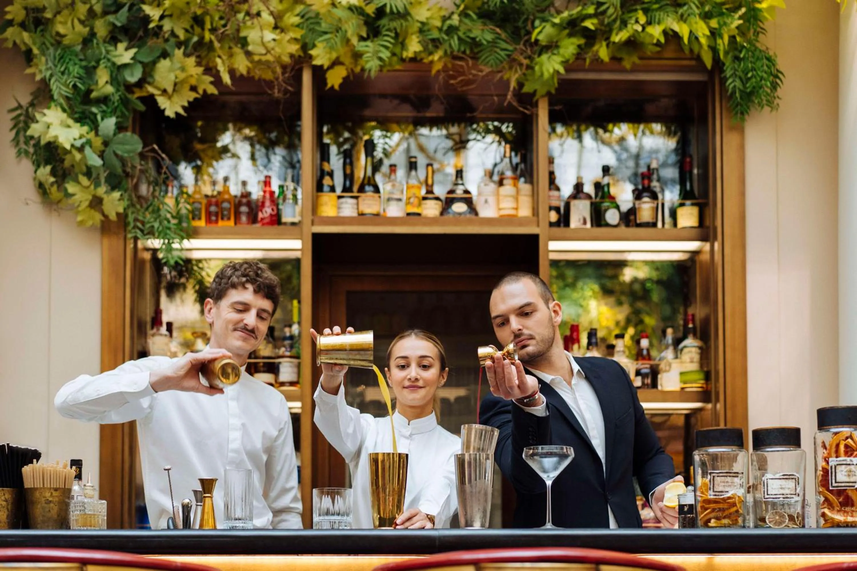 Lounge or bar in Hôtel du Louvre, in The Unbound Collection by Hyatt