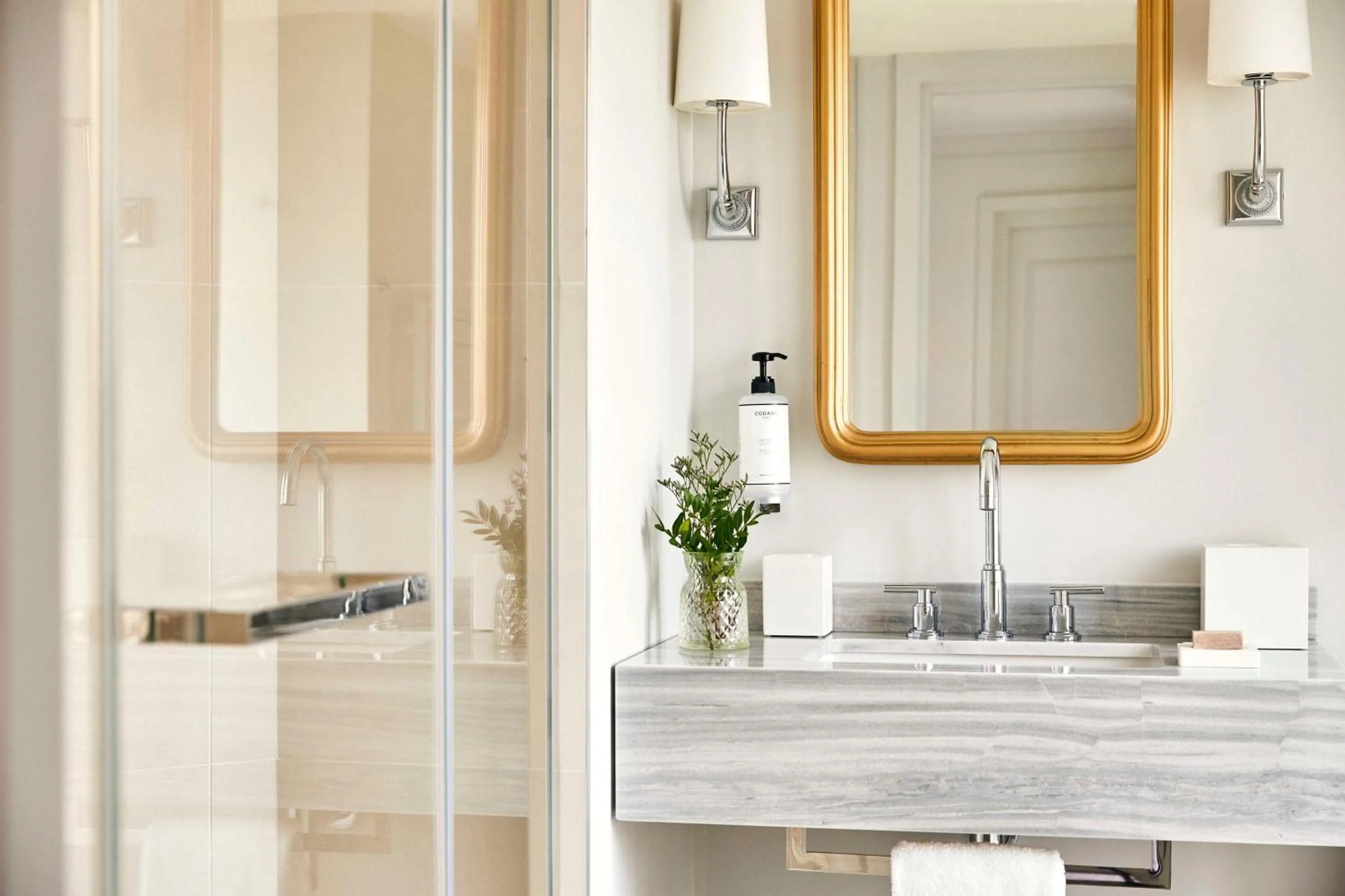 Bathroom in Hôtel du Louvre, in The Unbound Collection by Hyatt