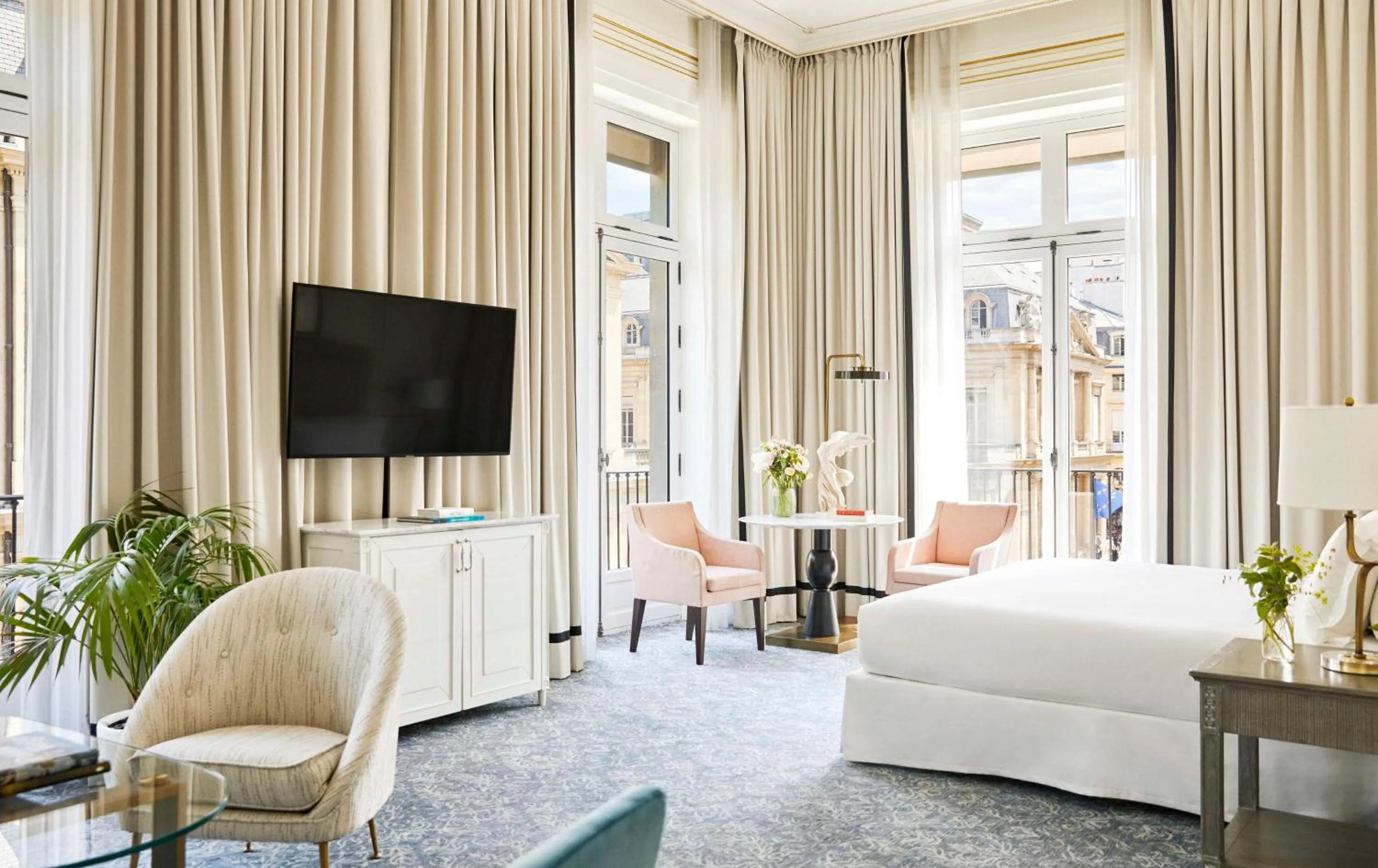 Photo of the whole room, Bed in Hôtel du Louvre, in The Unbound Collection by Hyatt