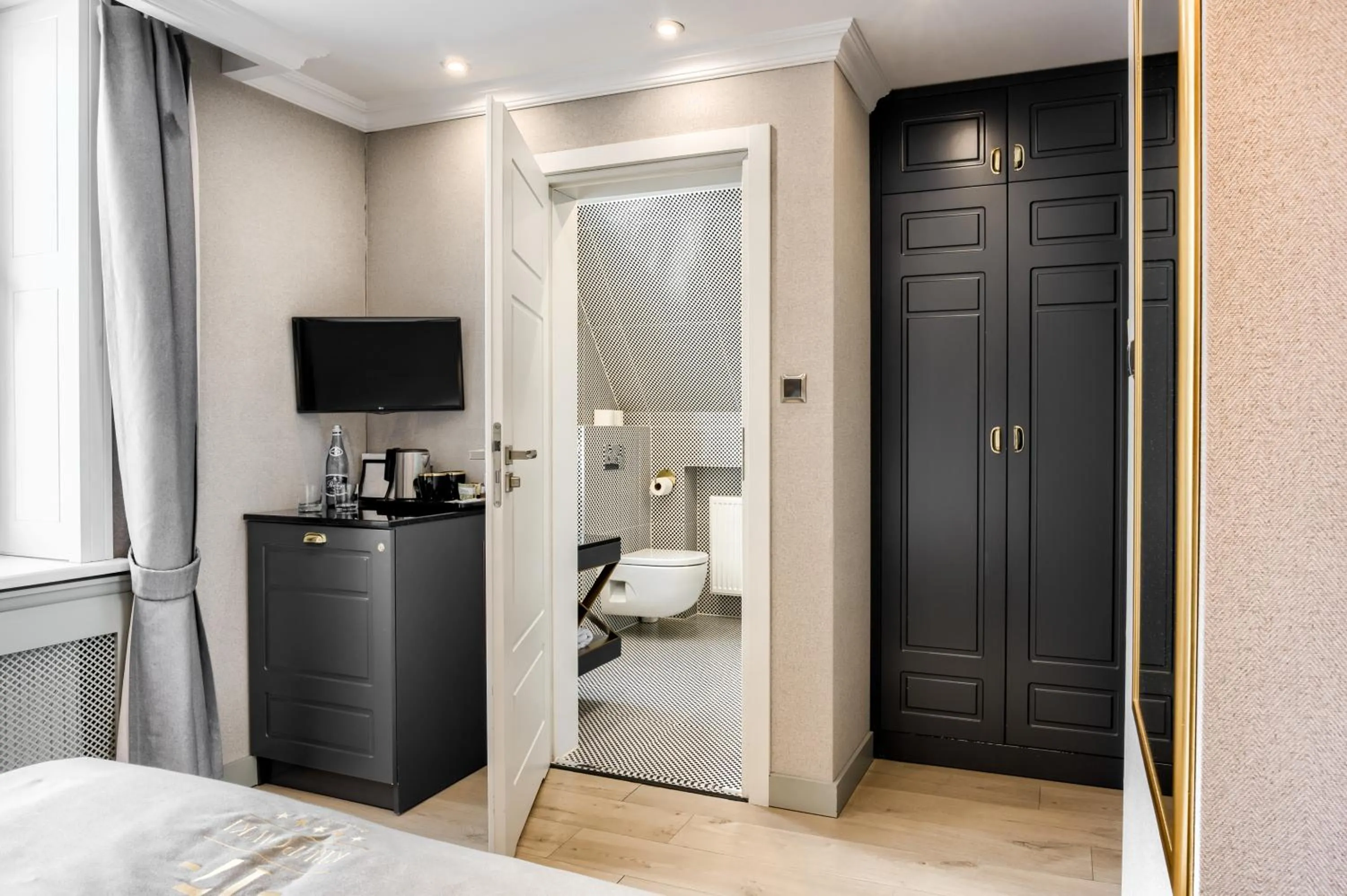 Bathroom, Bed in Krupówki 17 Resort & SPA