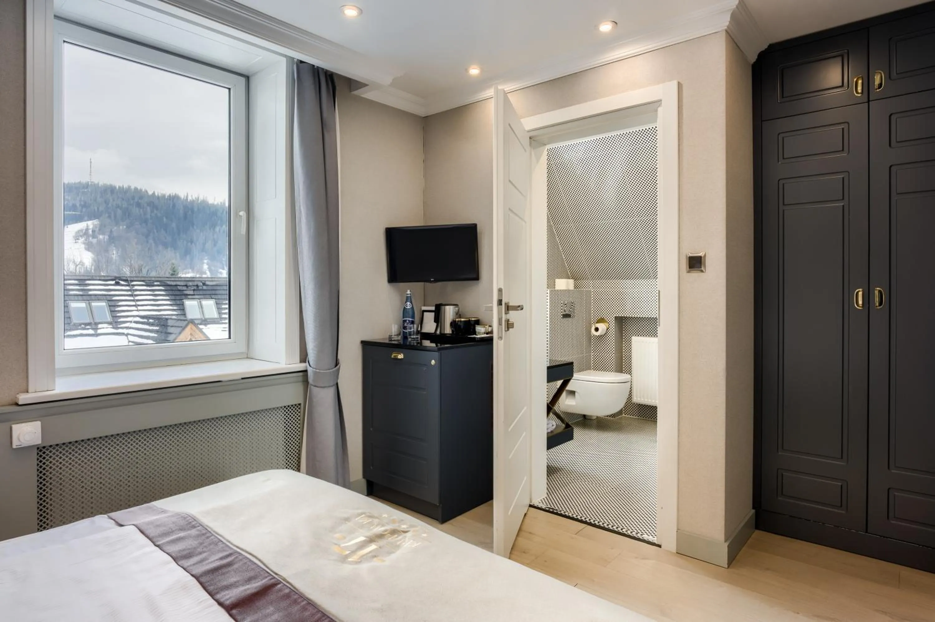 Photo of the whole room, Bed in Krupówki 17 Resort & SPA