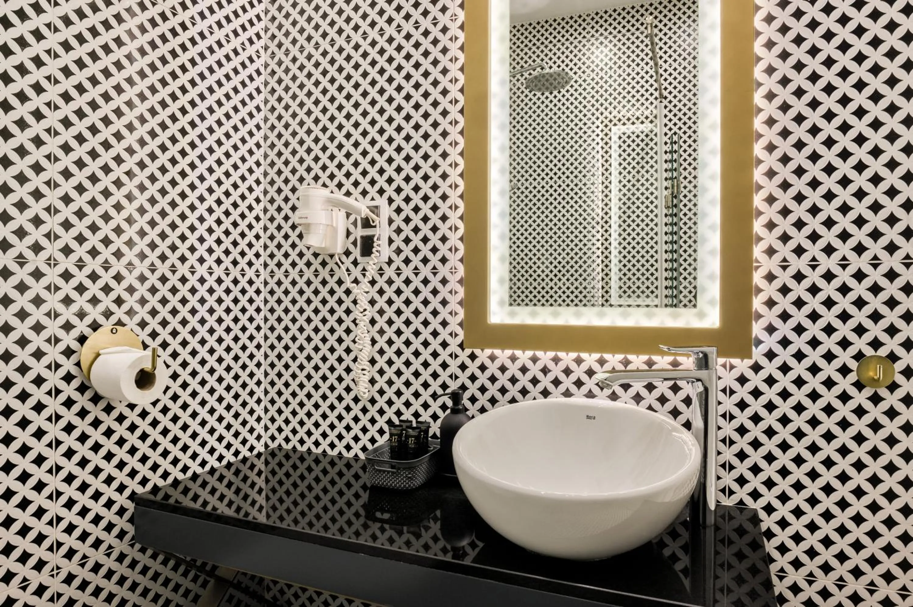 Shower in Krupówki 17 Resort & SPA