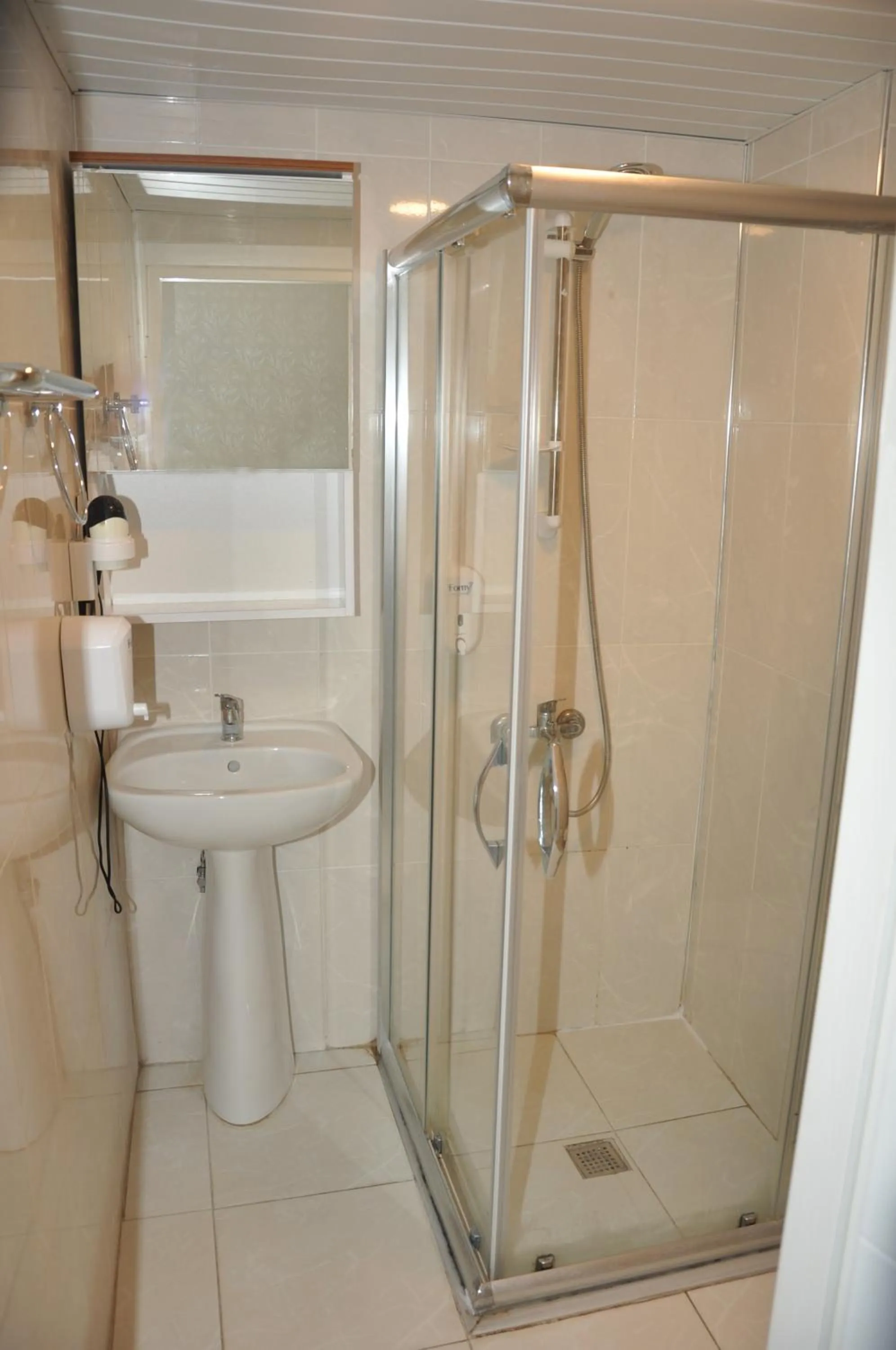 Shower in Saygılı Beach Hotel