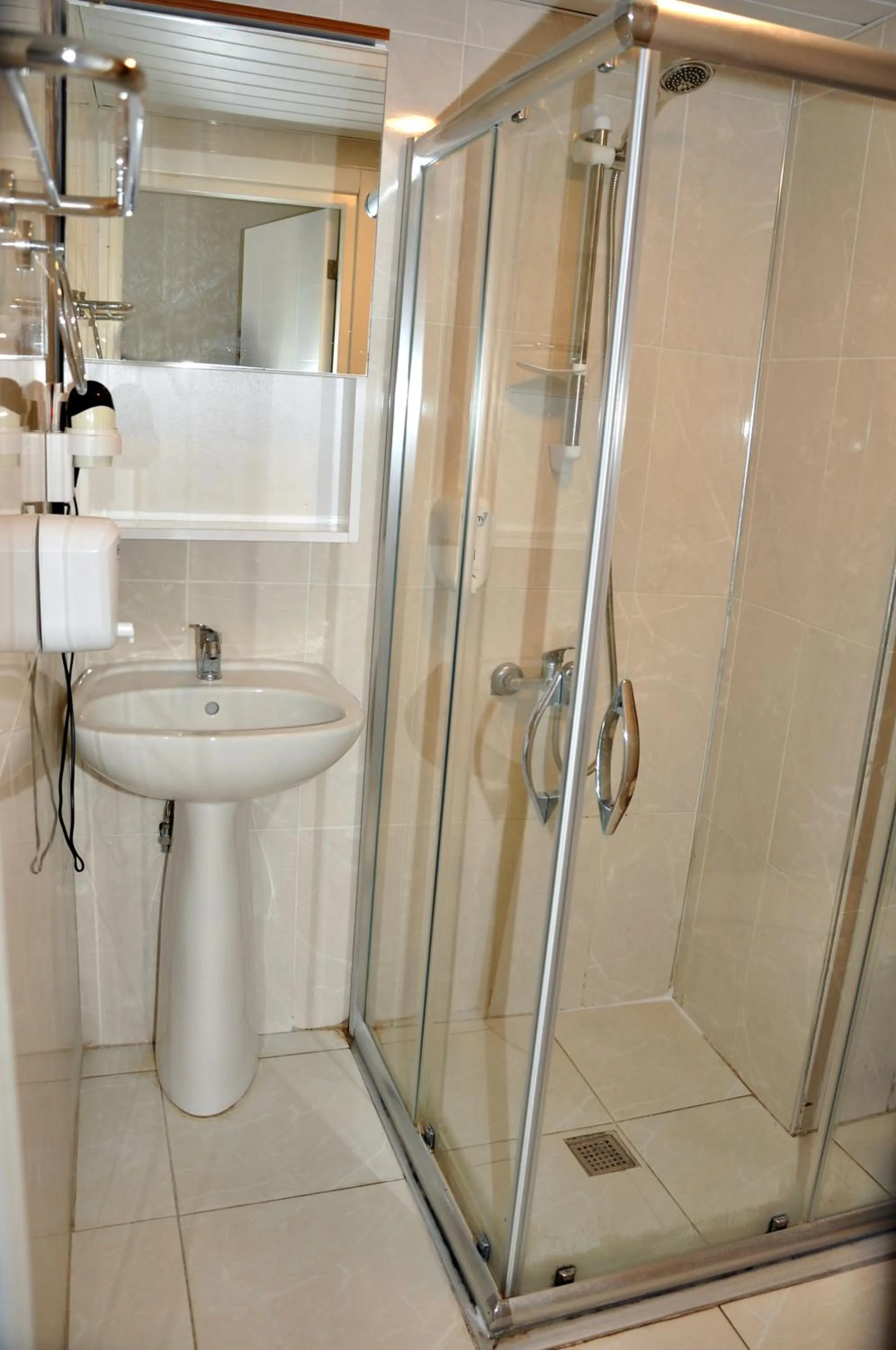 Shower in Saygılı Beach Hotel