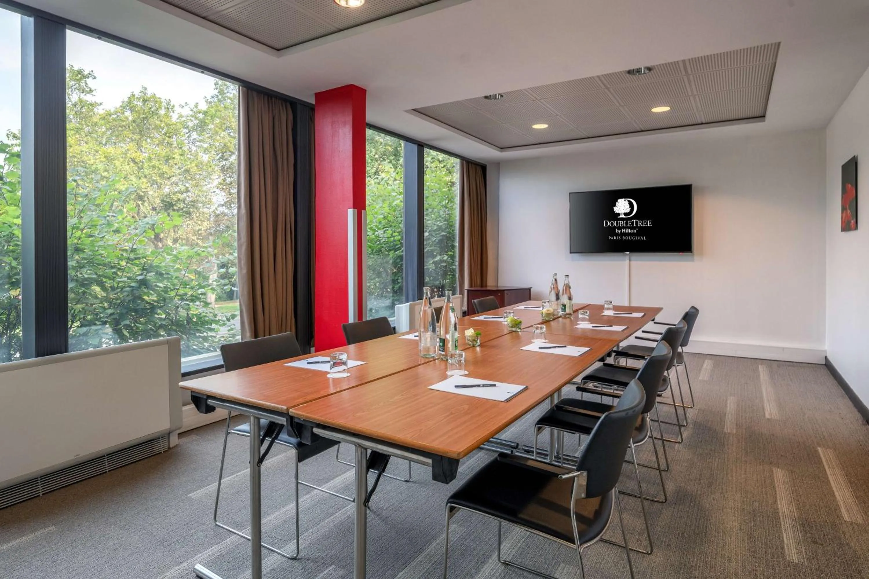 Meeting/conference room in DoubleTree by Hilton Paris Bougival
