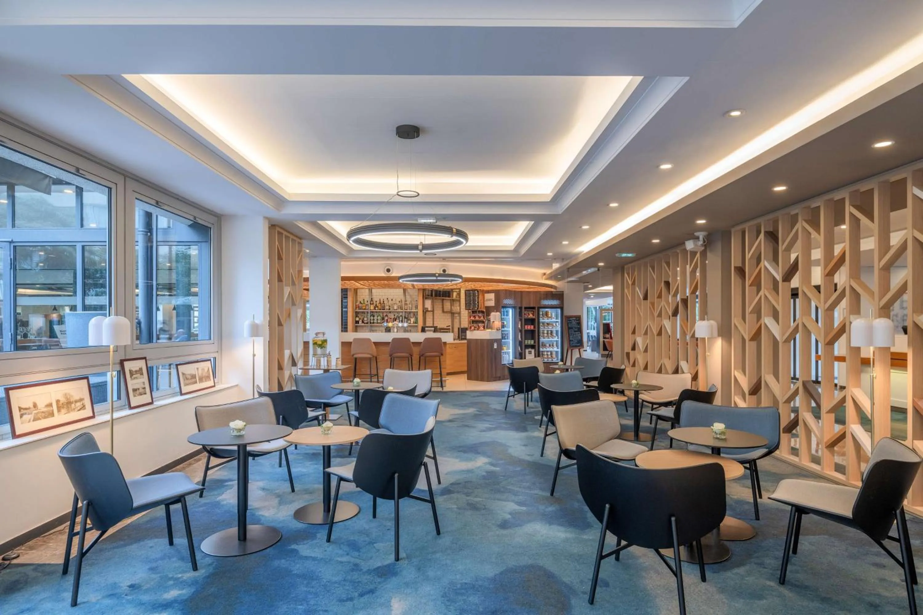 Lobby or reception in DoubleTree by Hilton Paris Bougival