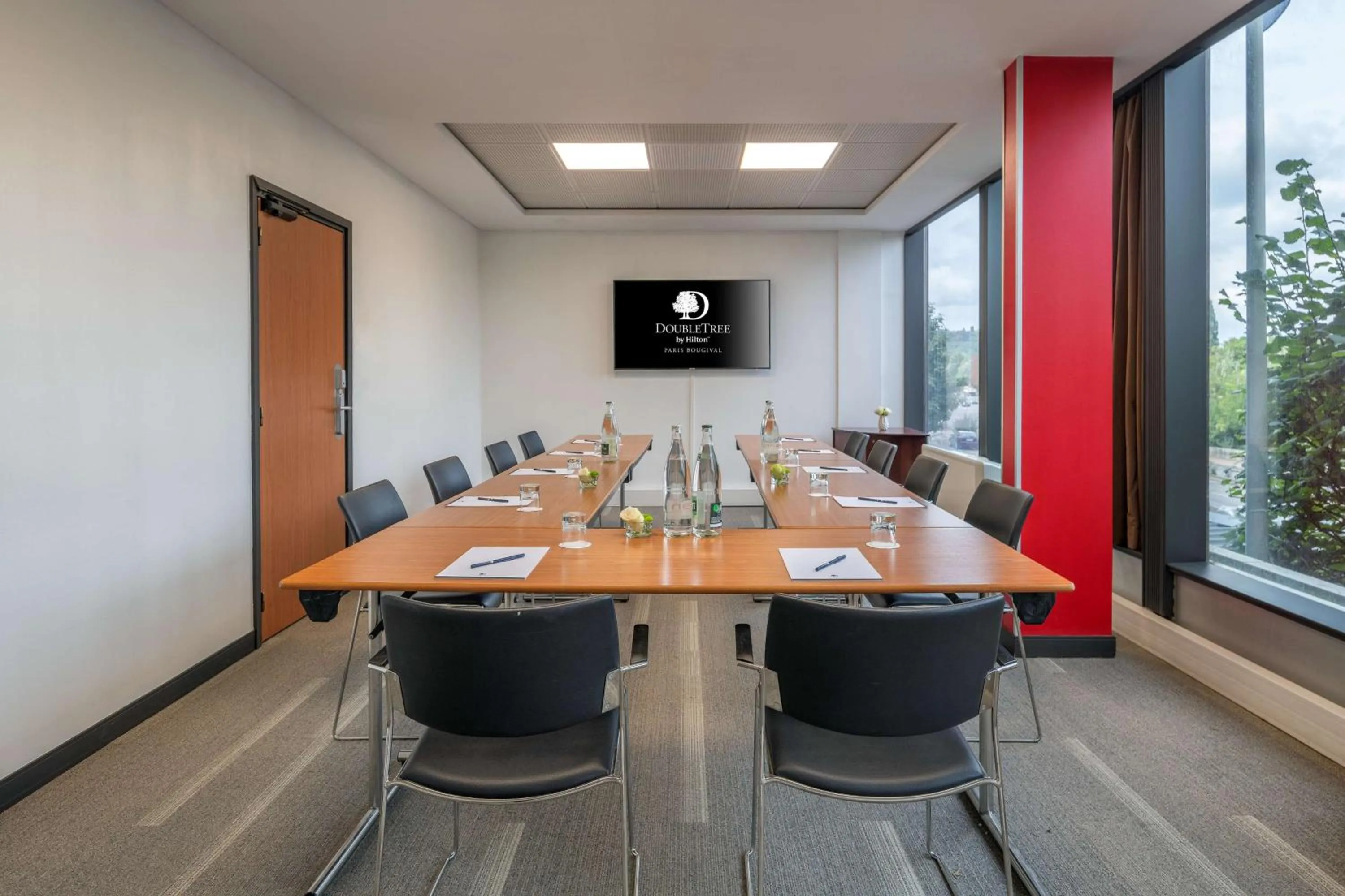 Meeting/conference room in DoubleTree by Hilton Paris Bougival