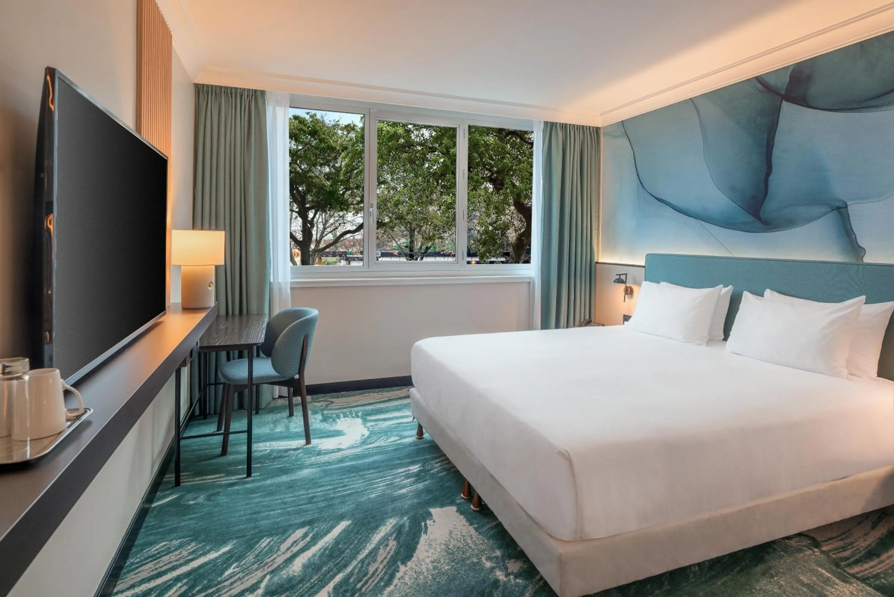 Bedroom, Bed in DoubleTree by Hilton Paris Bougival