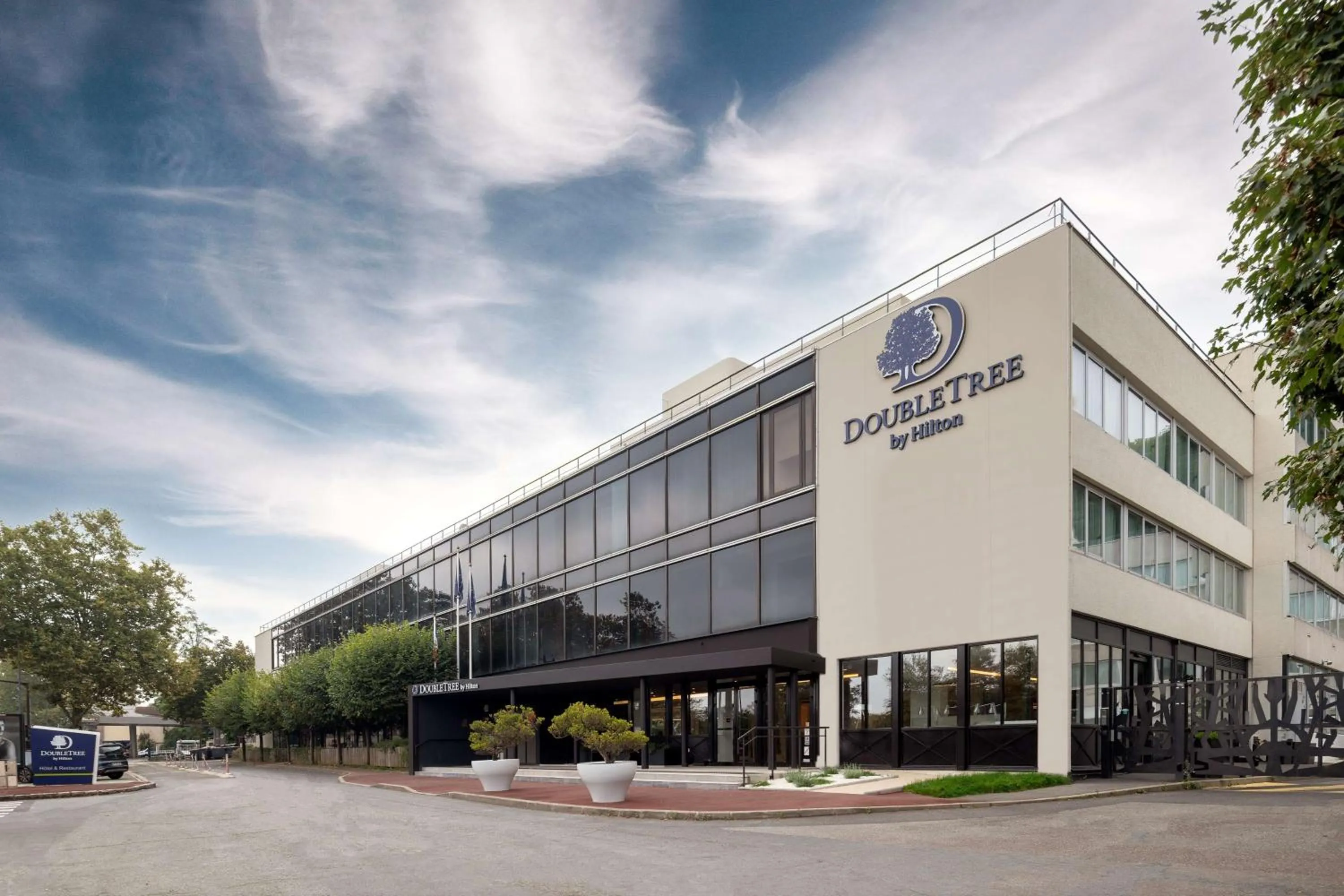 Property building in DoubleTree by Hilton Paris Bougival