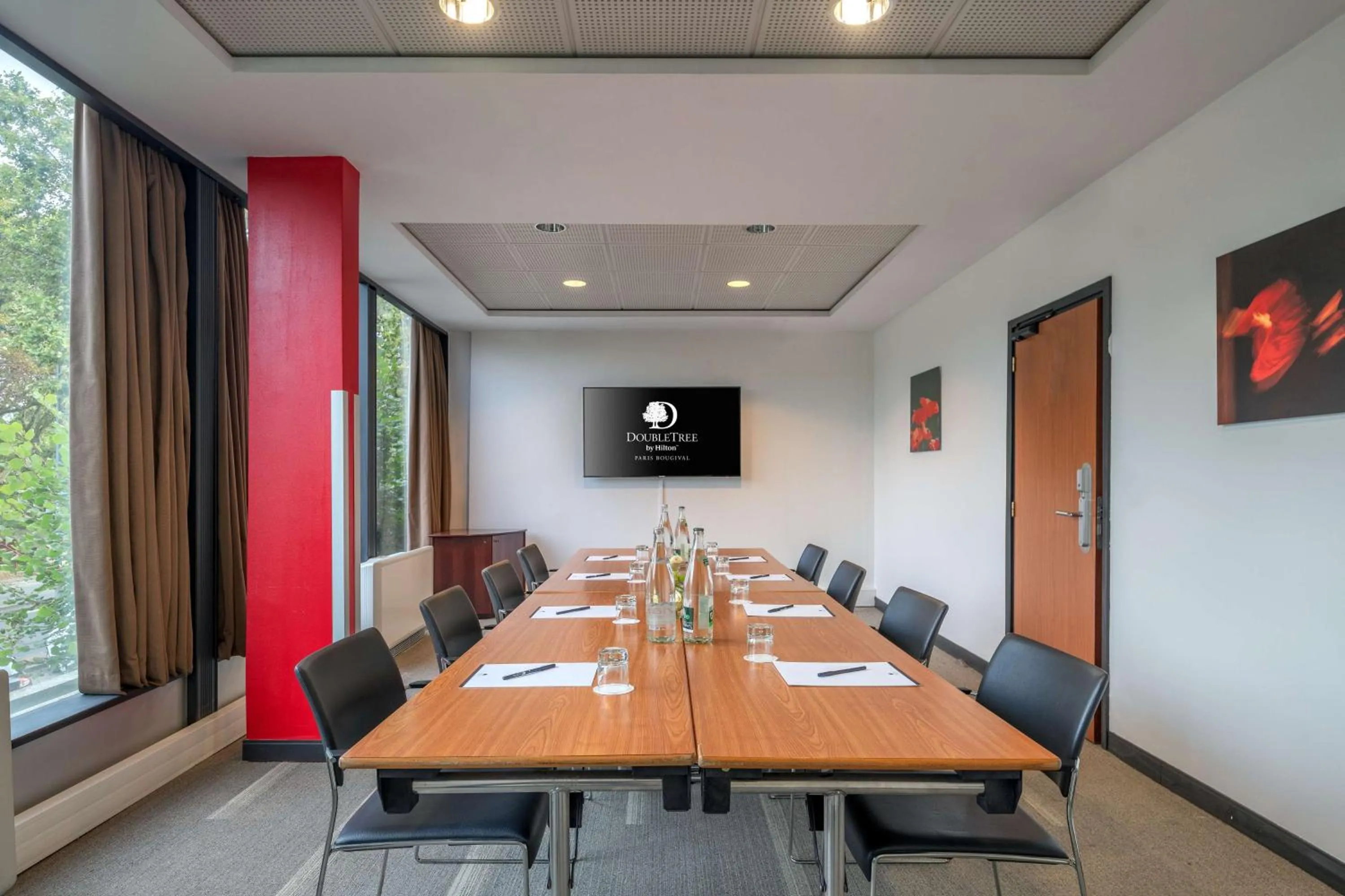 Meeting/conference room in DoubleTree by Hilton Paris Bougival