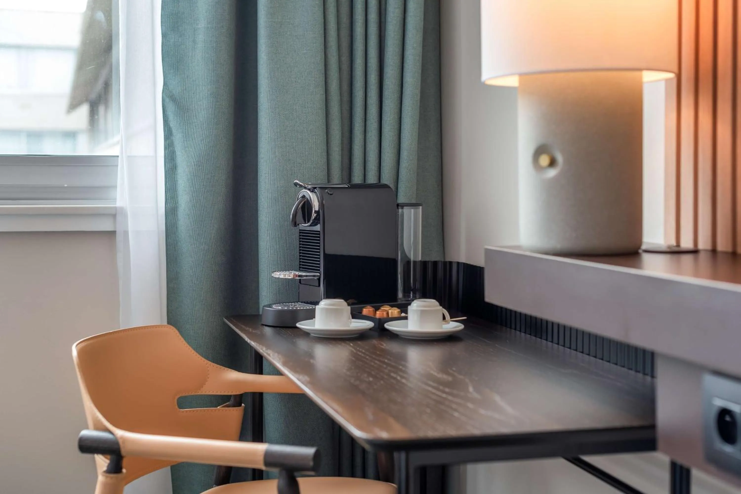 Coffee/tea facilities in DoubleTree by Hilton Paris Bougival