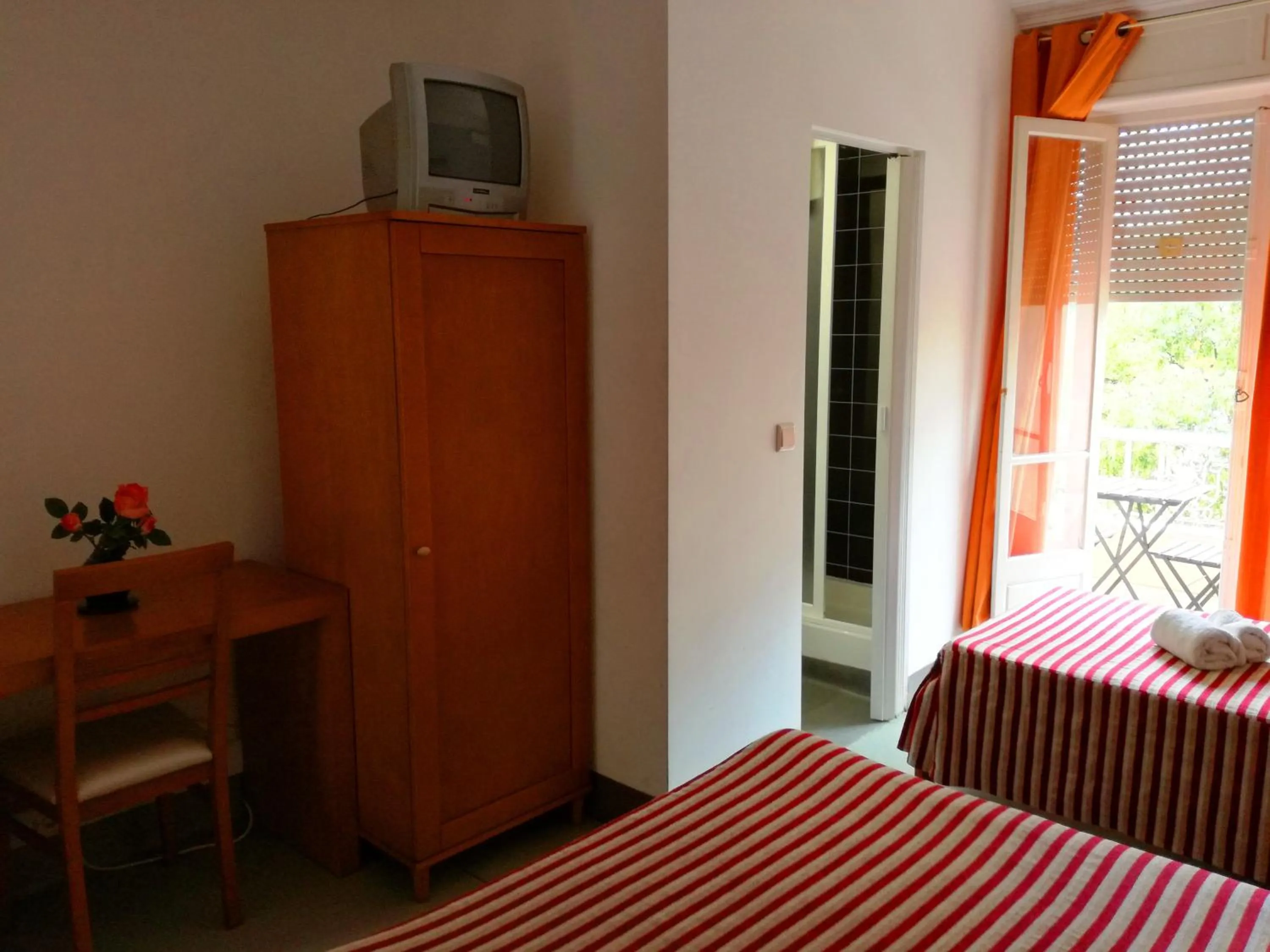 Bathroom, Bed in Residencial Duque de Saldanha