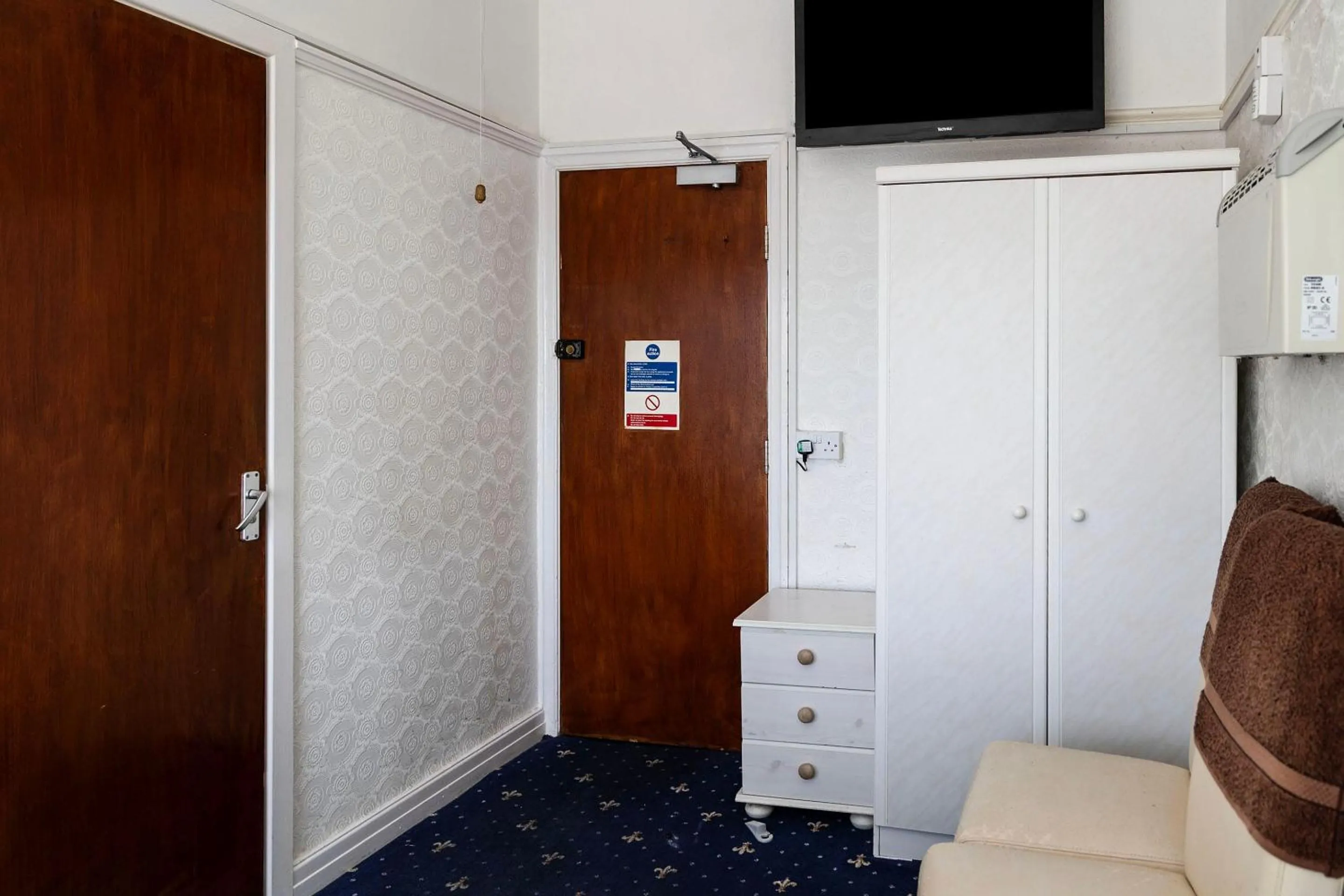 Bedroom in Harlands Hotel