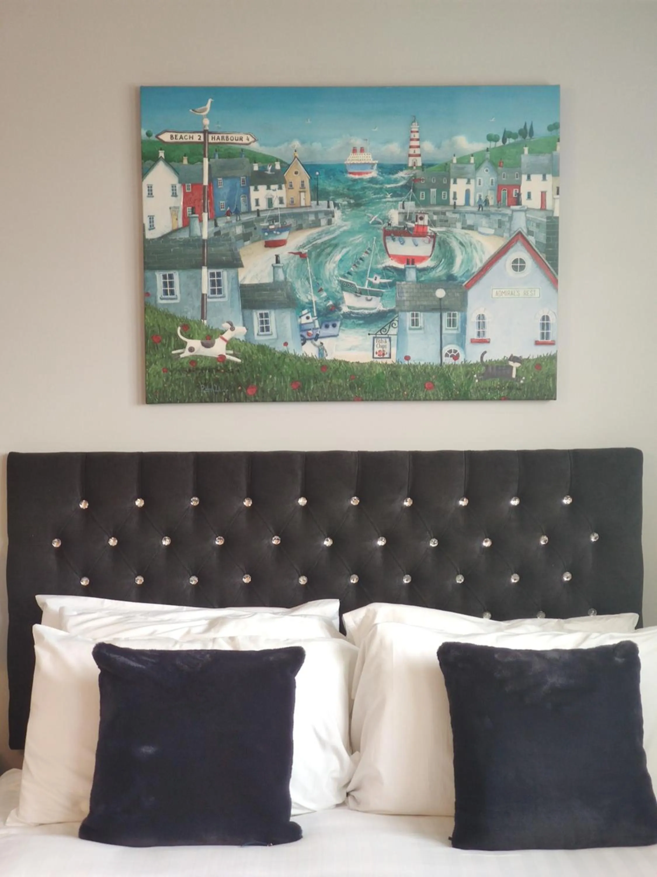 Decorative detail, Bed in Q Accommodation