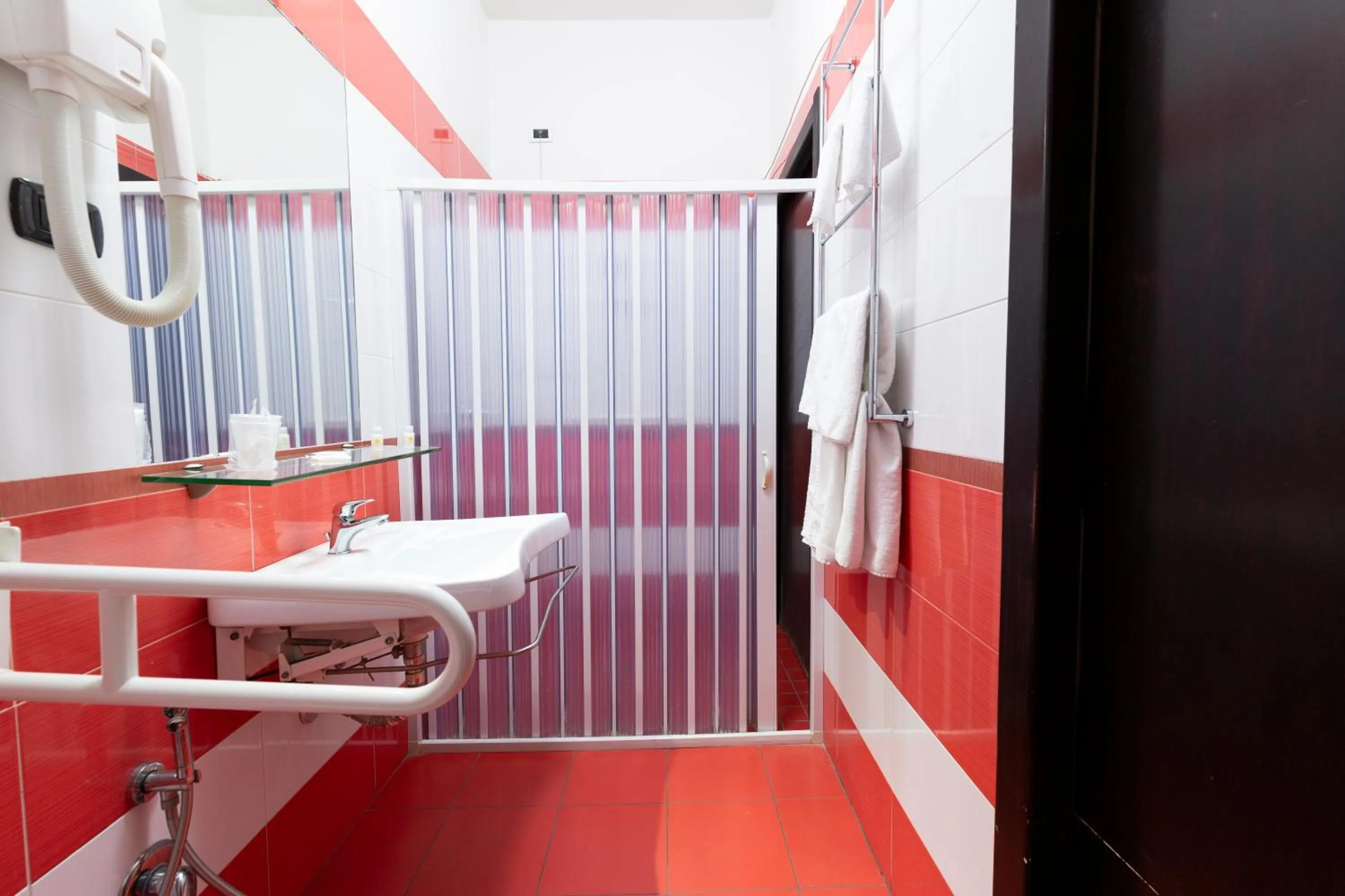Bathroom, Bed in Hotel del Sole