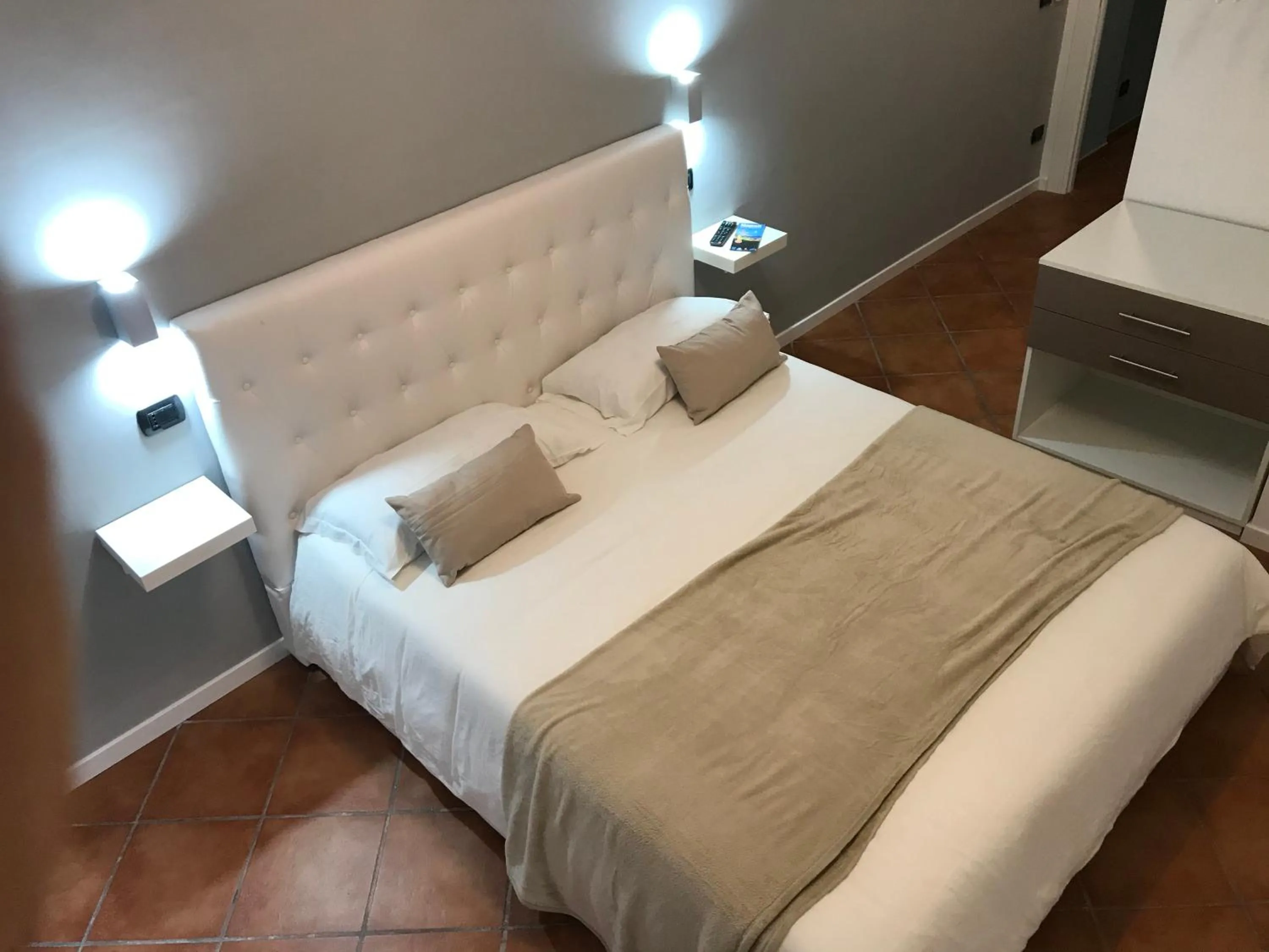 Photo of the whole room, Bed in Base Napoli Plebiscito