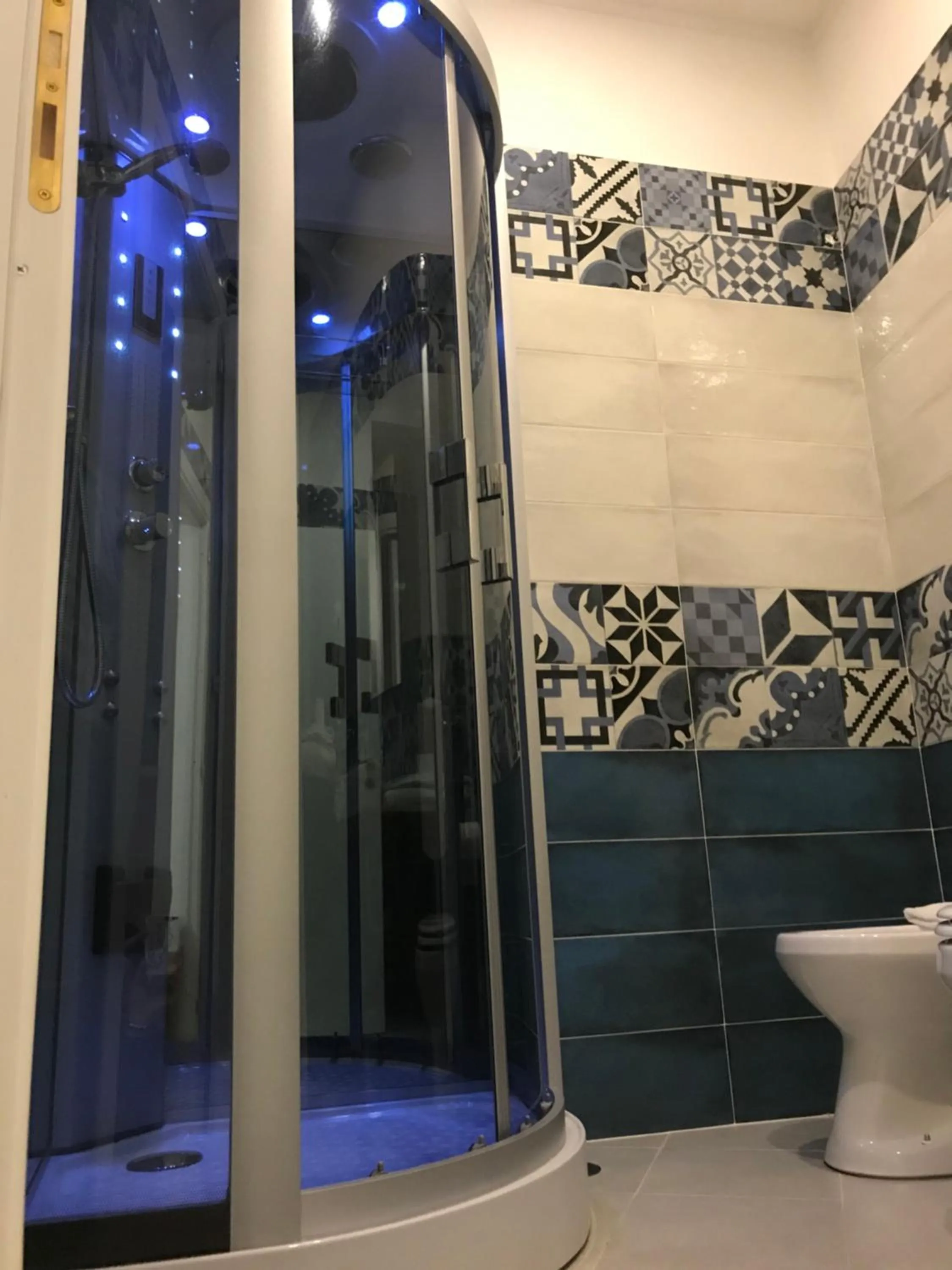 Shower in Base Napoli Plebiscito