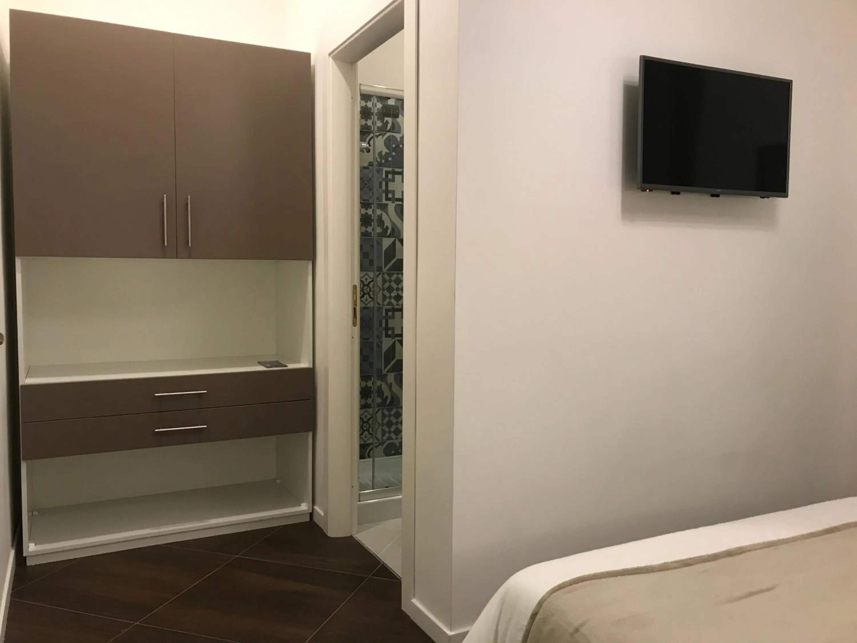 TV and multimedia, Bed in Base Napoli Plebiscito