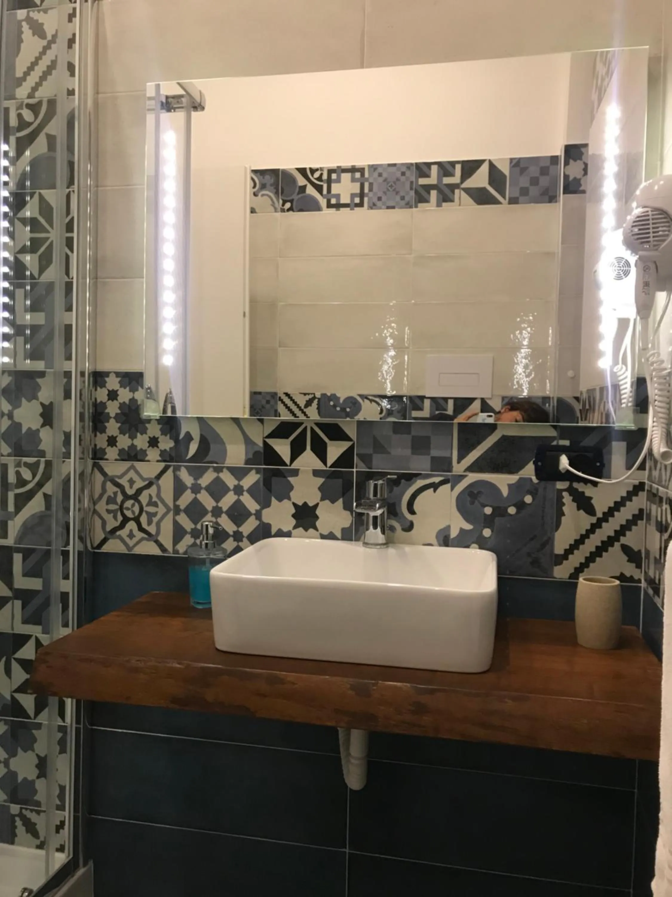 Bathroom in Base Napoli Plebiscito