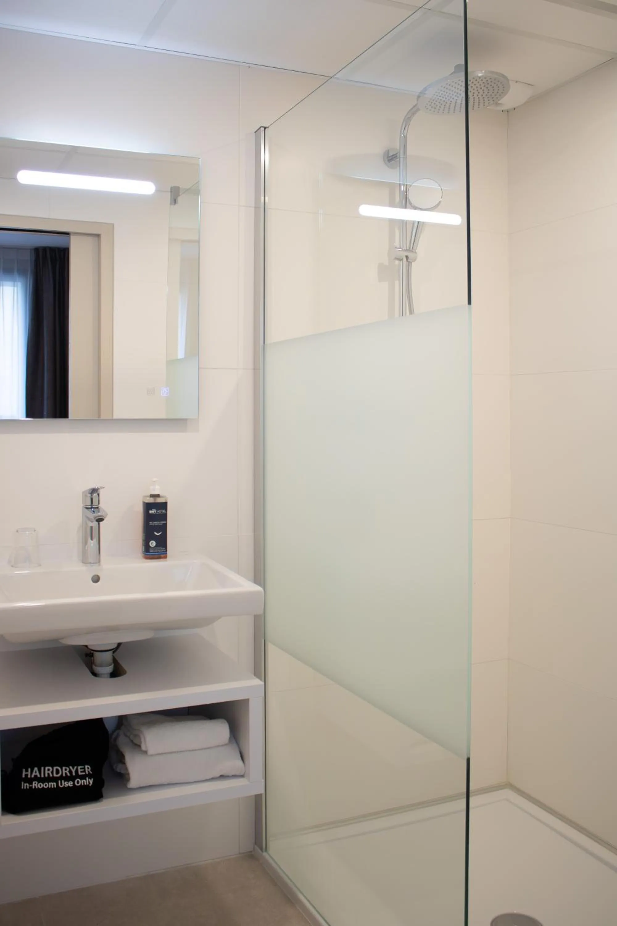 Bathroom in Brit Hotel Nantes La Beaujoire Parc Expo