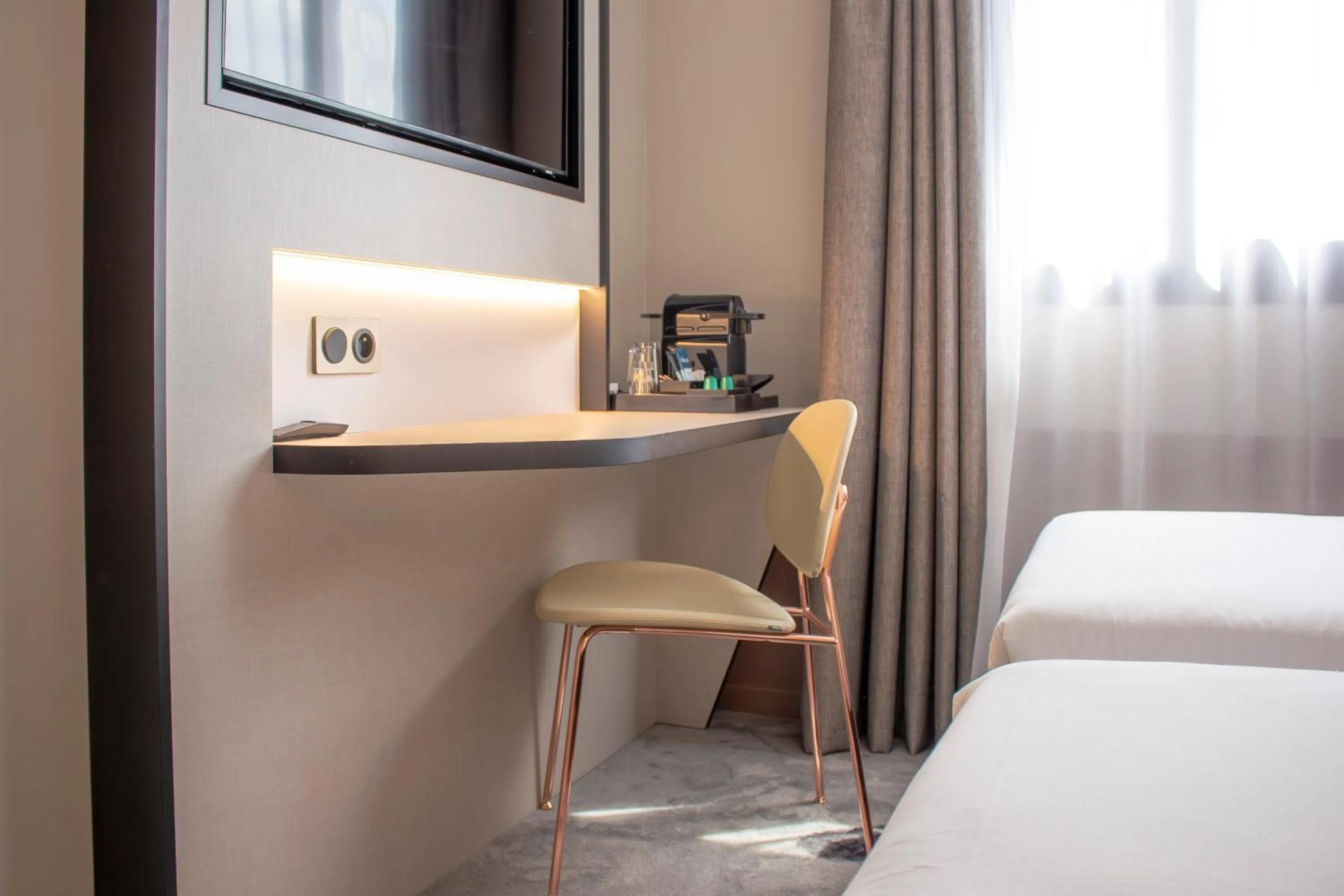 Photo of the whole room, Bed in Brit Hotel Nantes La Beaujoire Parc Expo